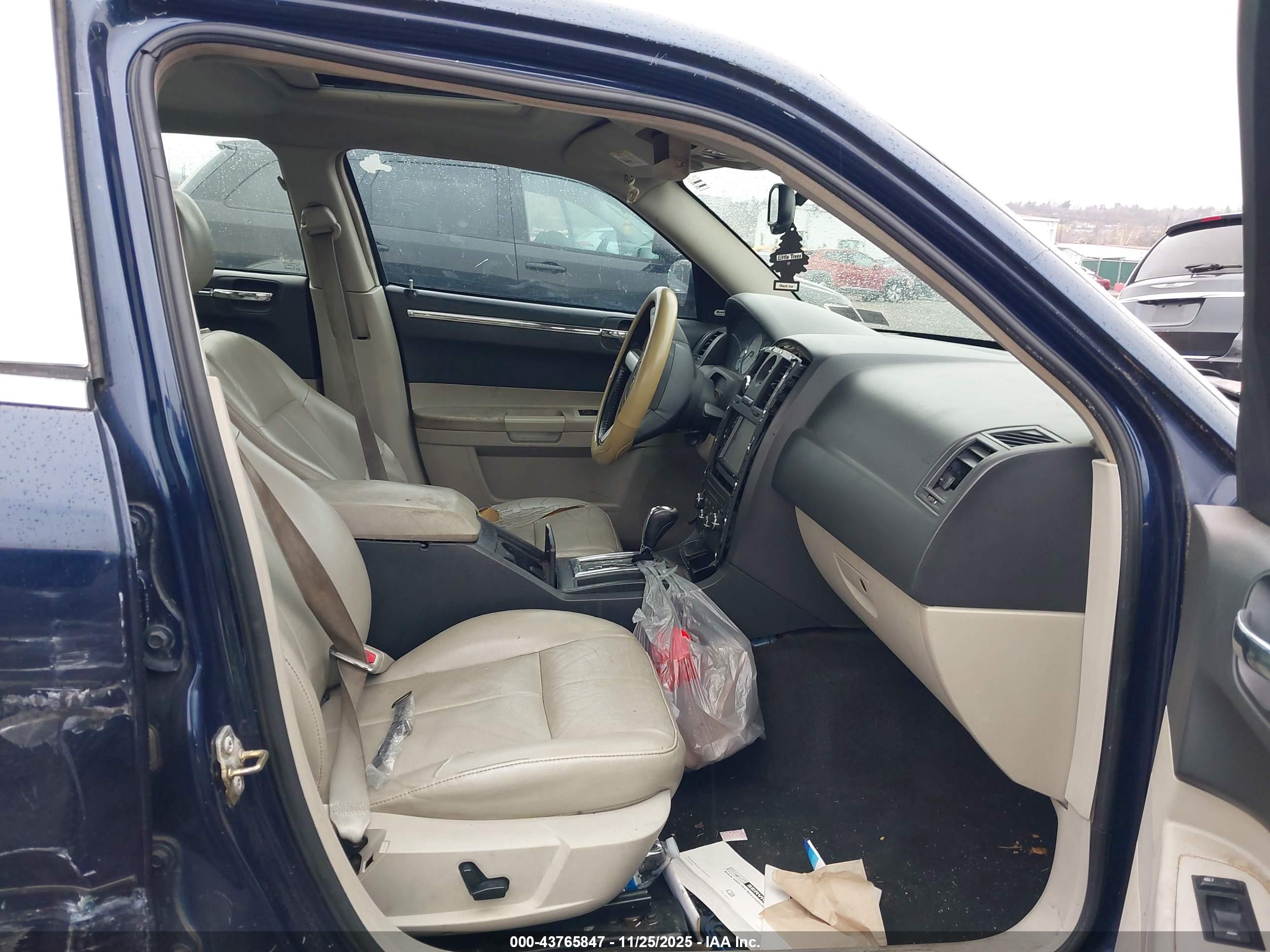 CHRYSLER 300 image 5