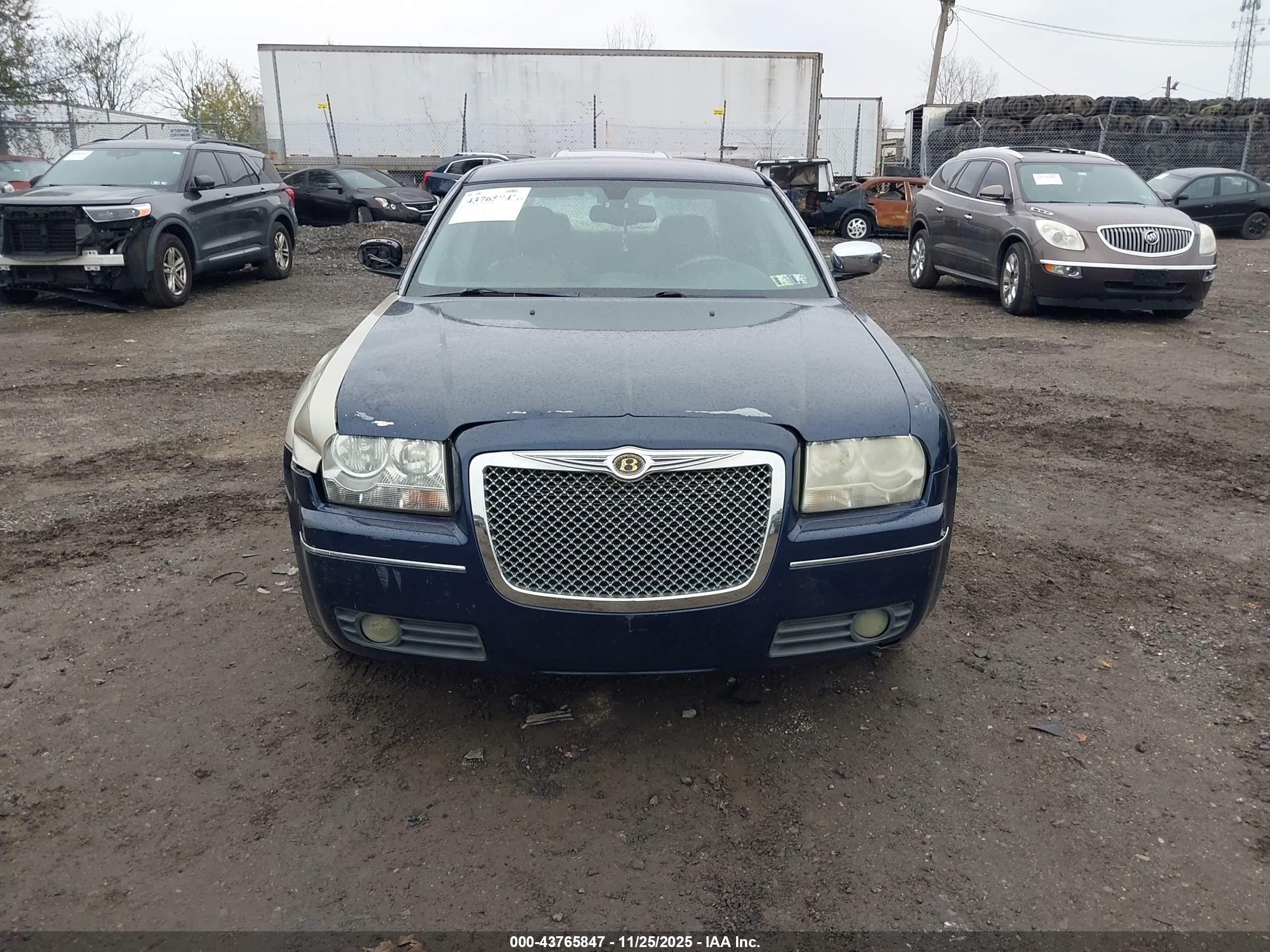 CHRYSLER 300 image 6