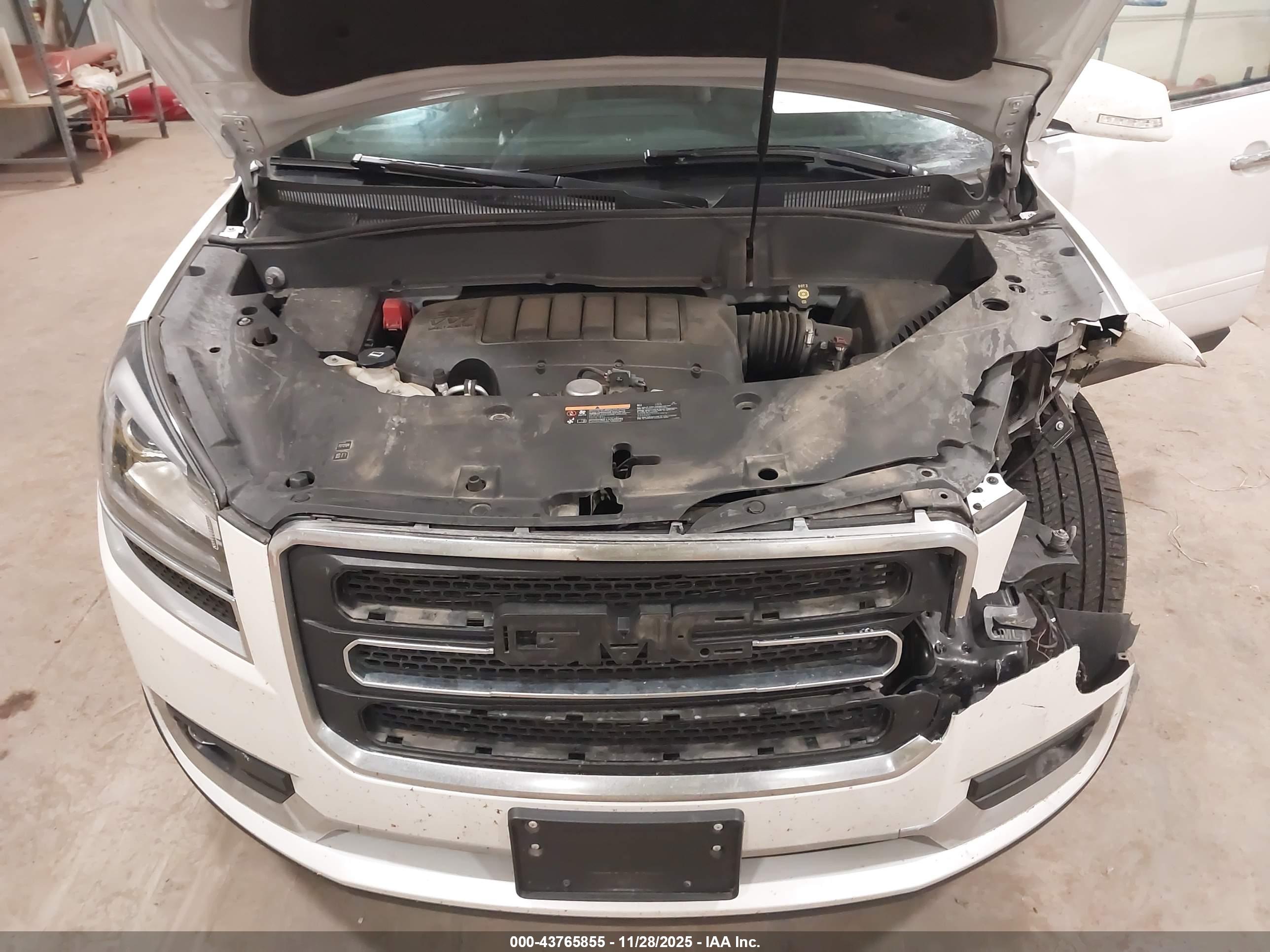 GMC ACADIA image 10