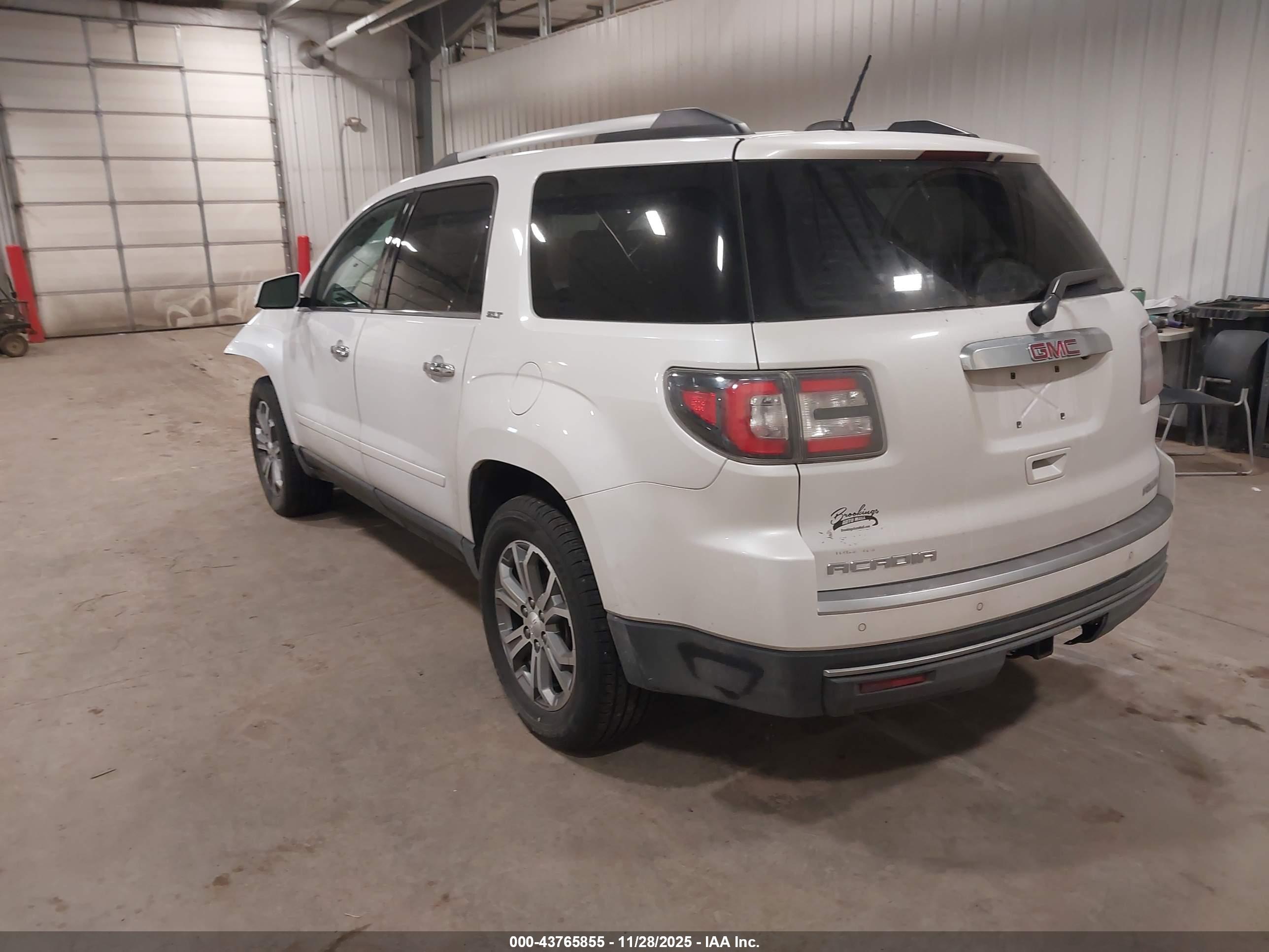 GMC ACADIA image 3