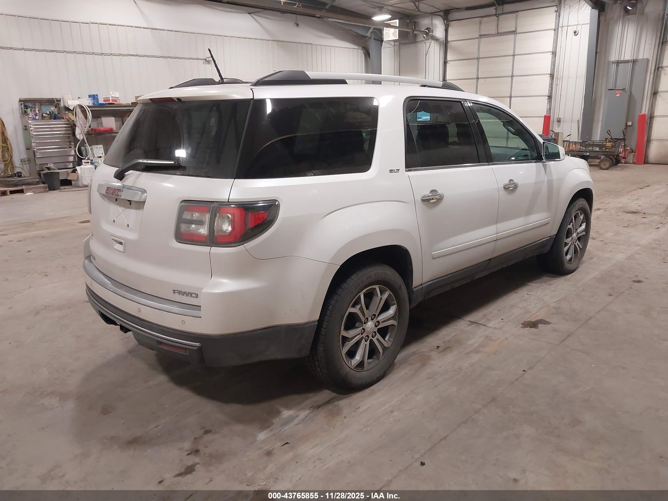 GMC ACADIA image 4