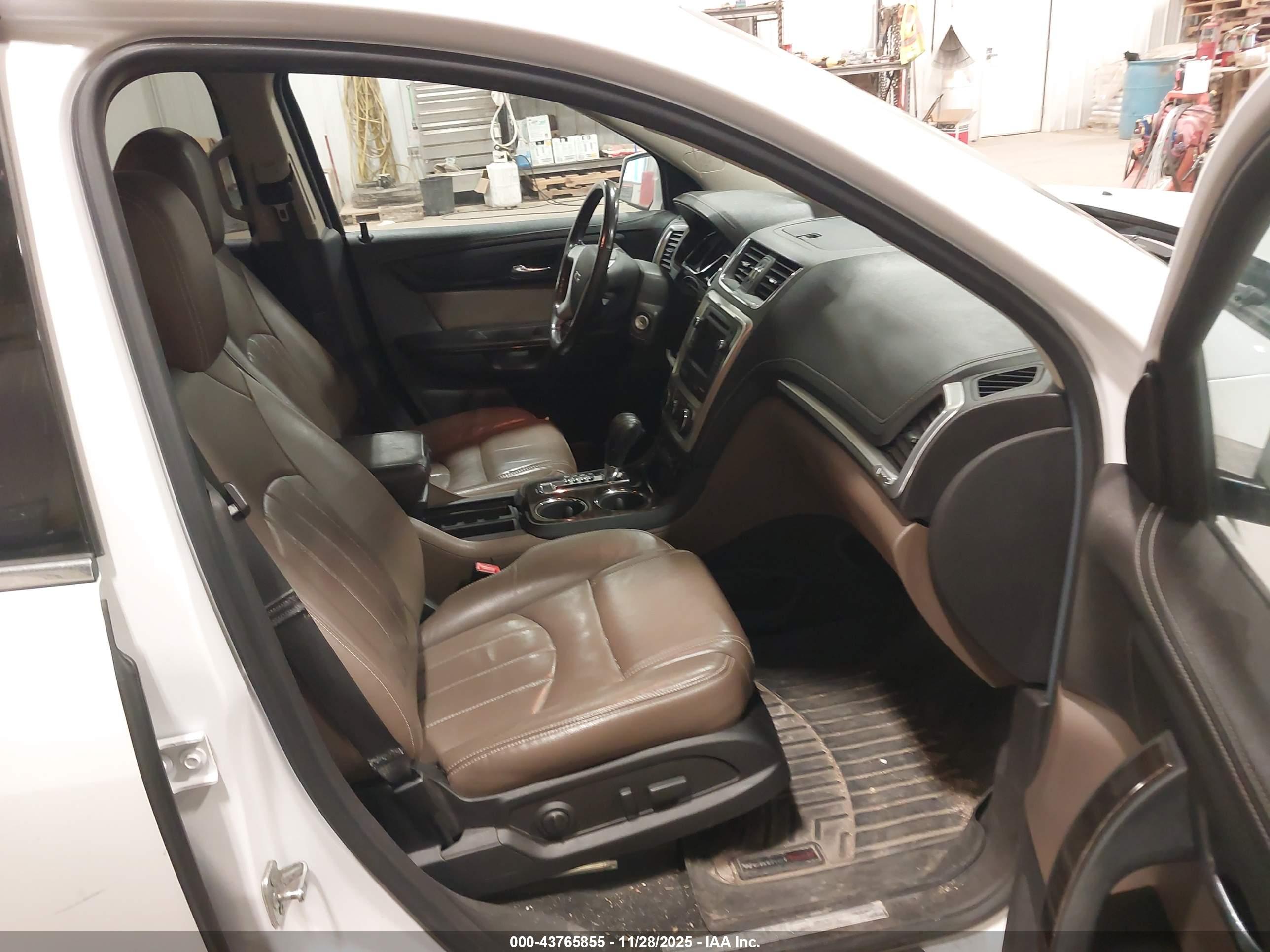 GMC ACADIA image 5