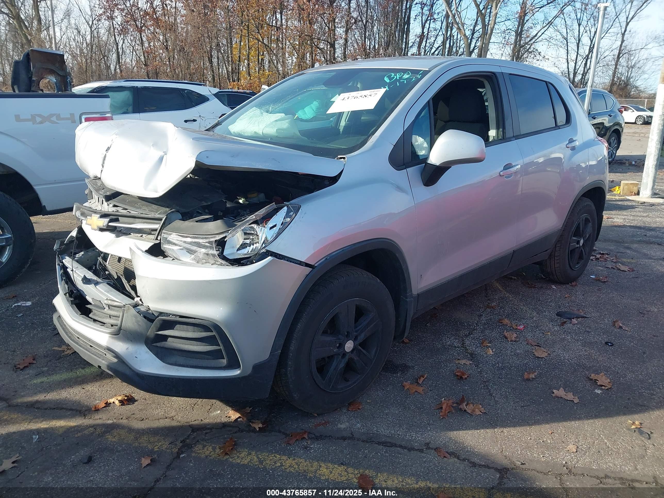 CHEVROLET TRAX image 2