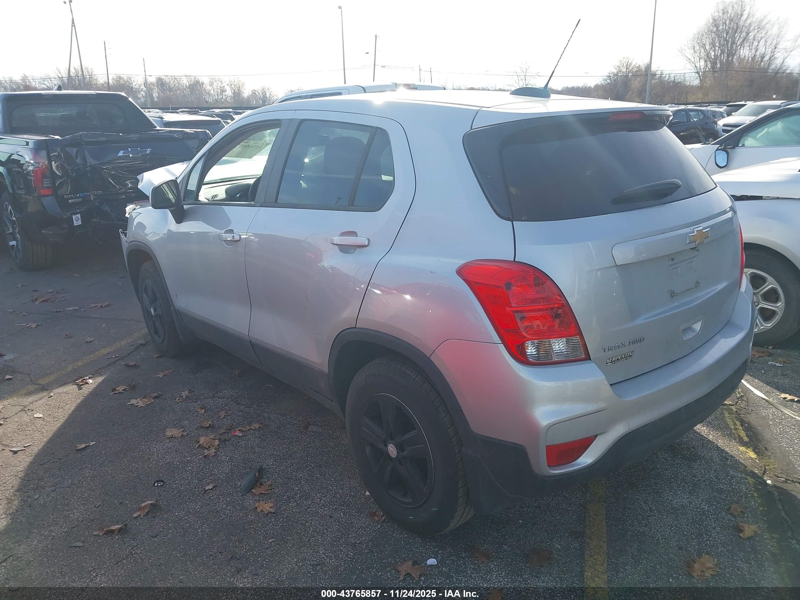 CHEVROLET TRAX image 3