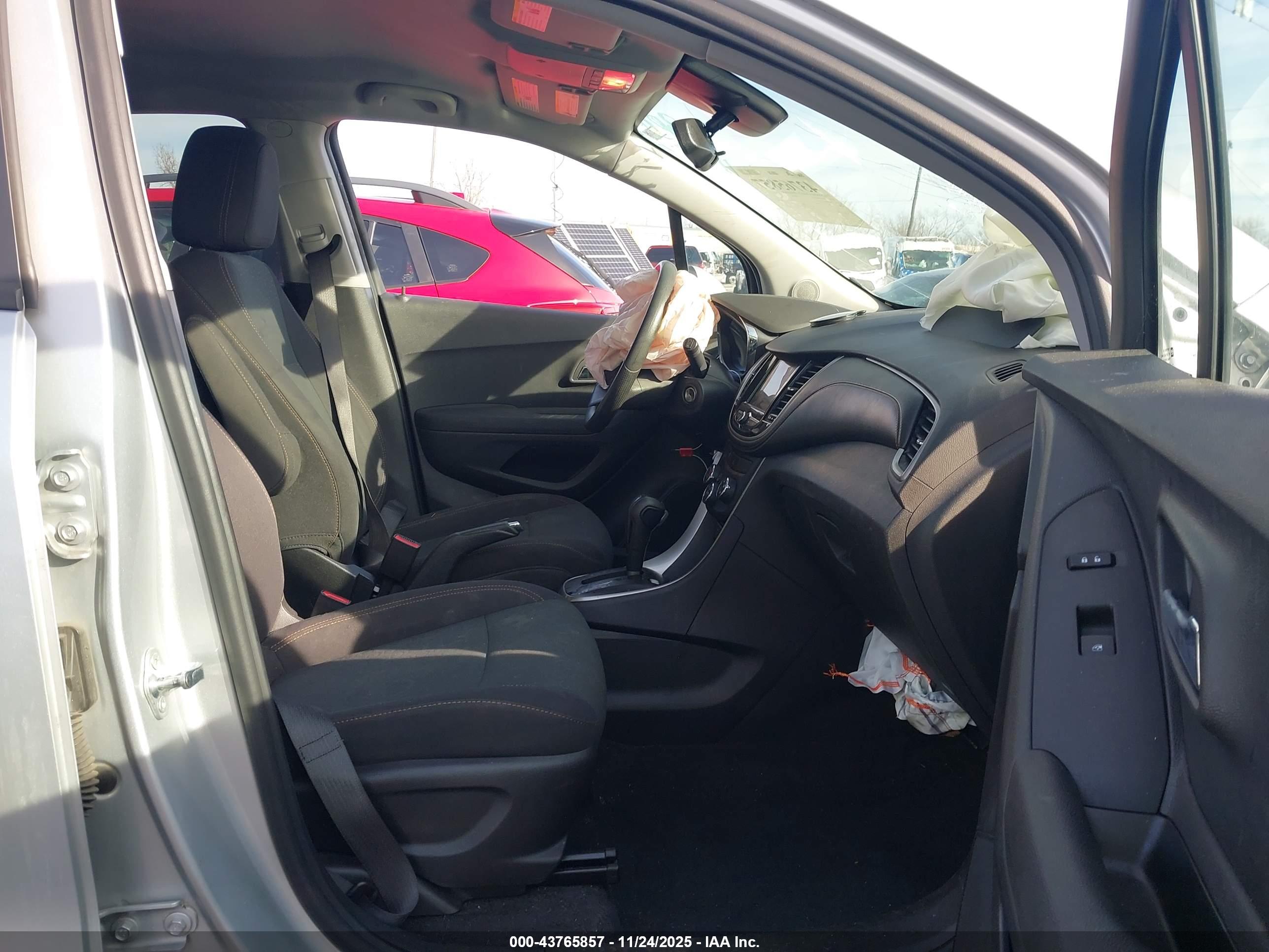 CHEVROLET TRAX image 5