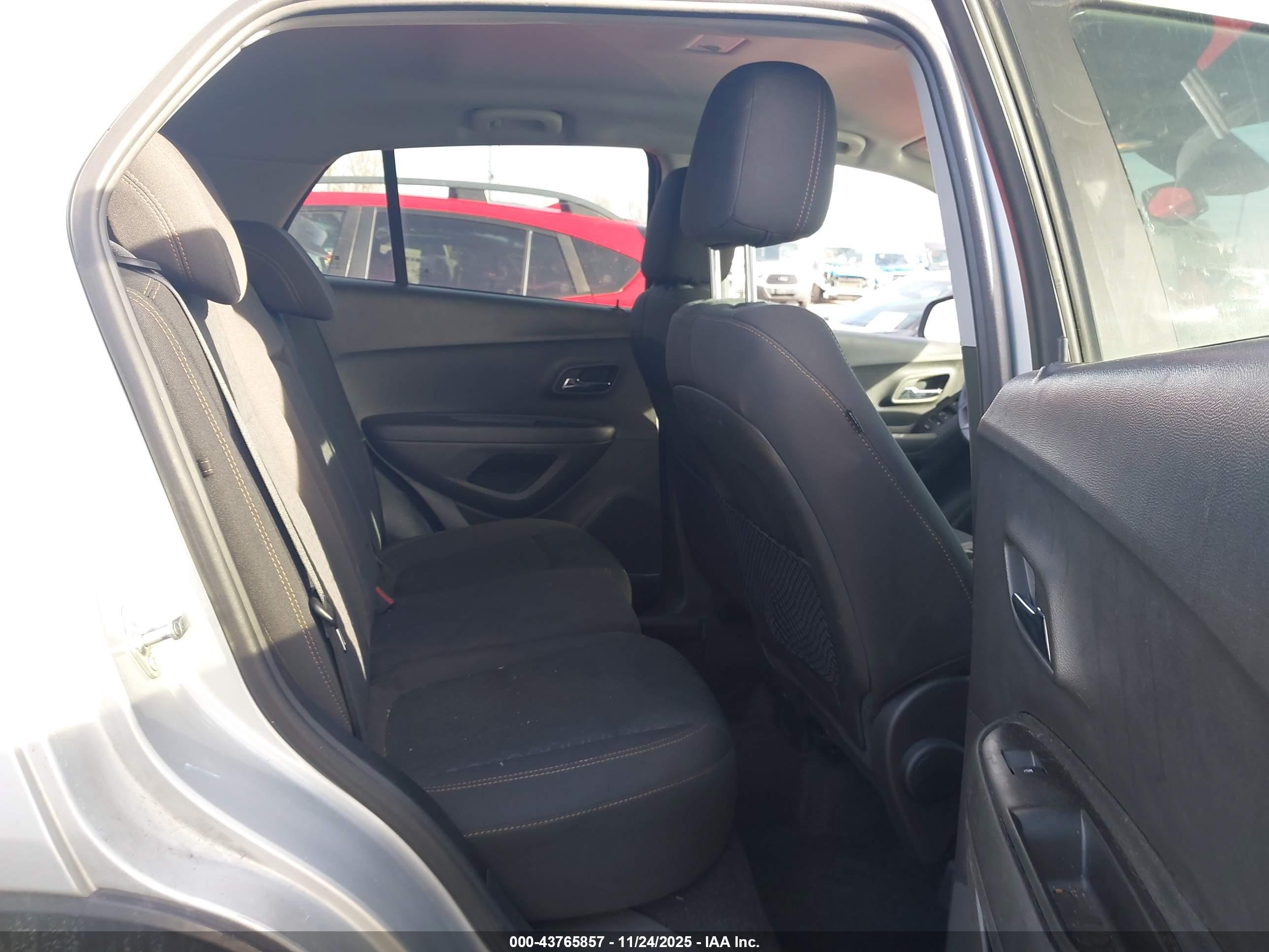 CHEVROLET TRAX image 8