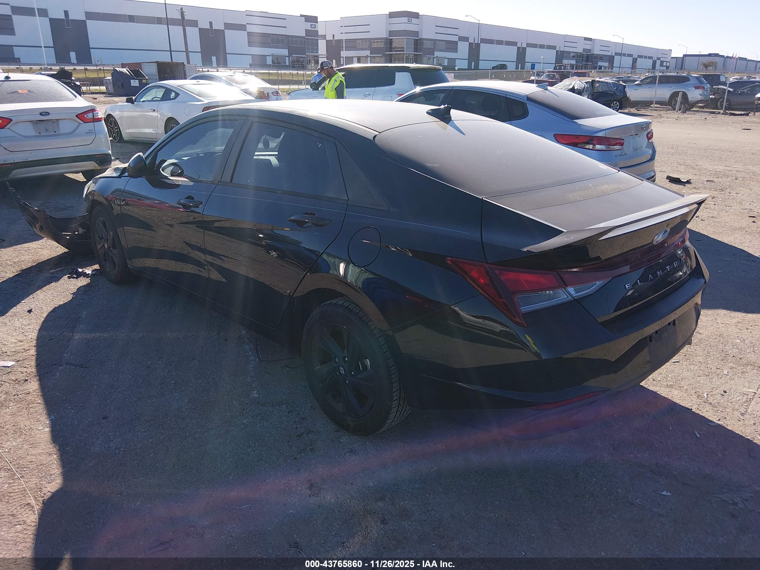 HYUNDAI ELANTRA image 3