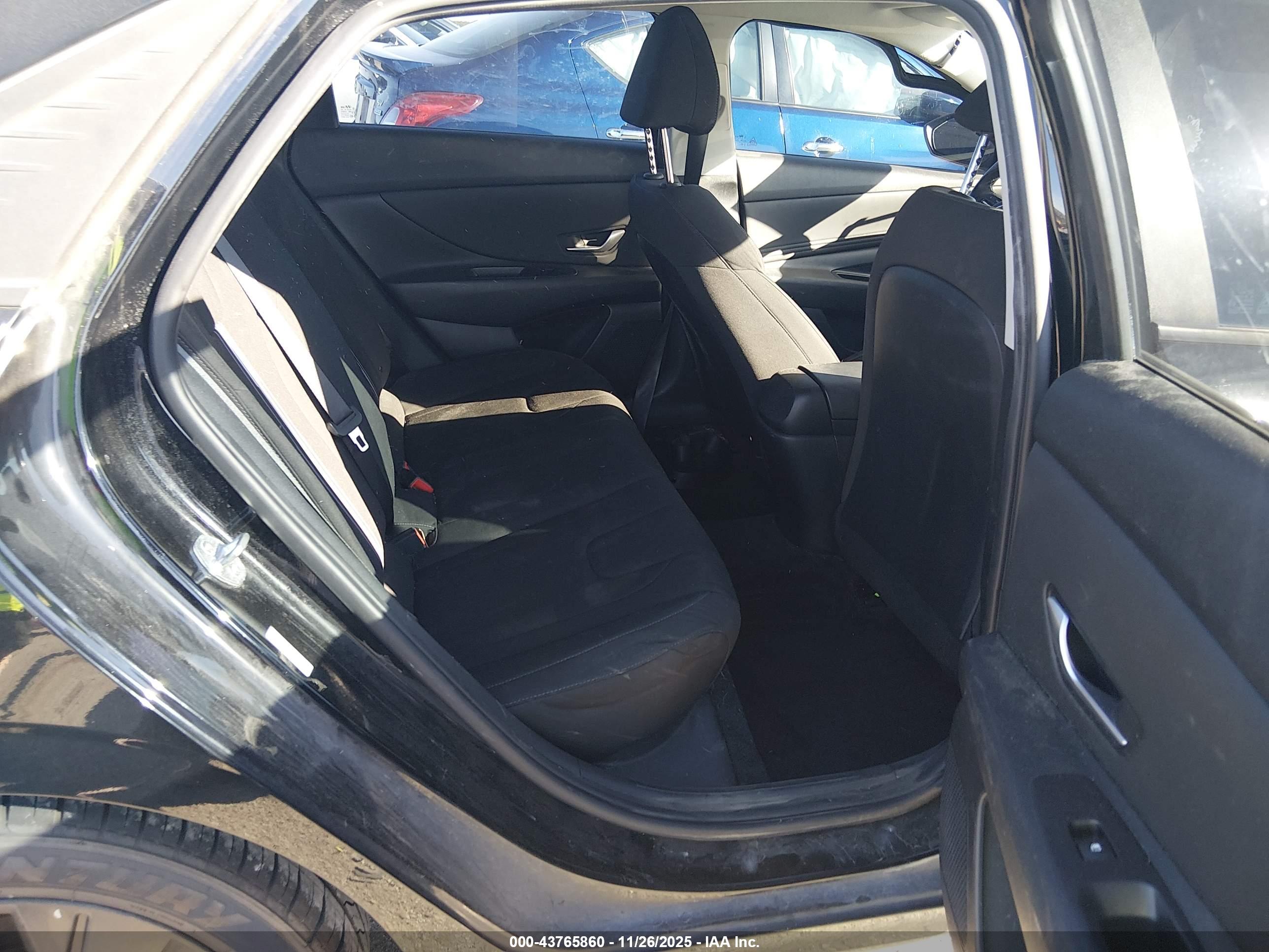HYUNDAI ELANTRA image 8