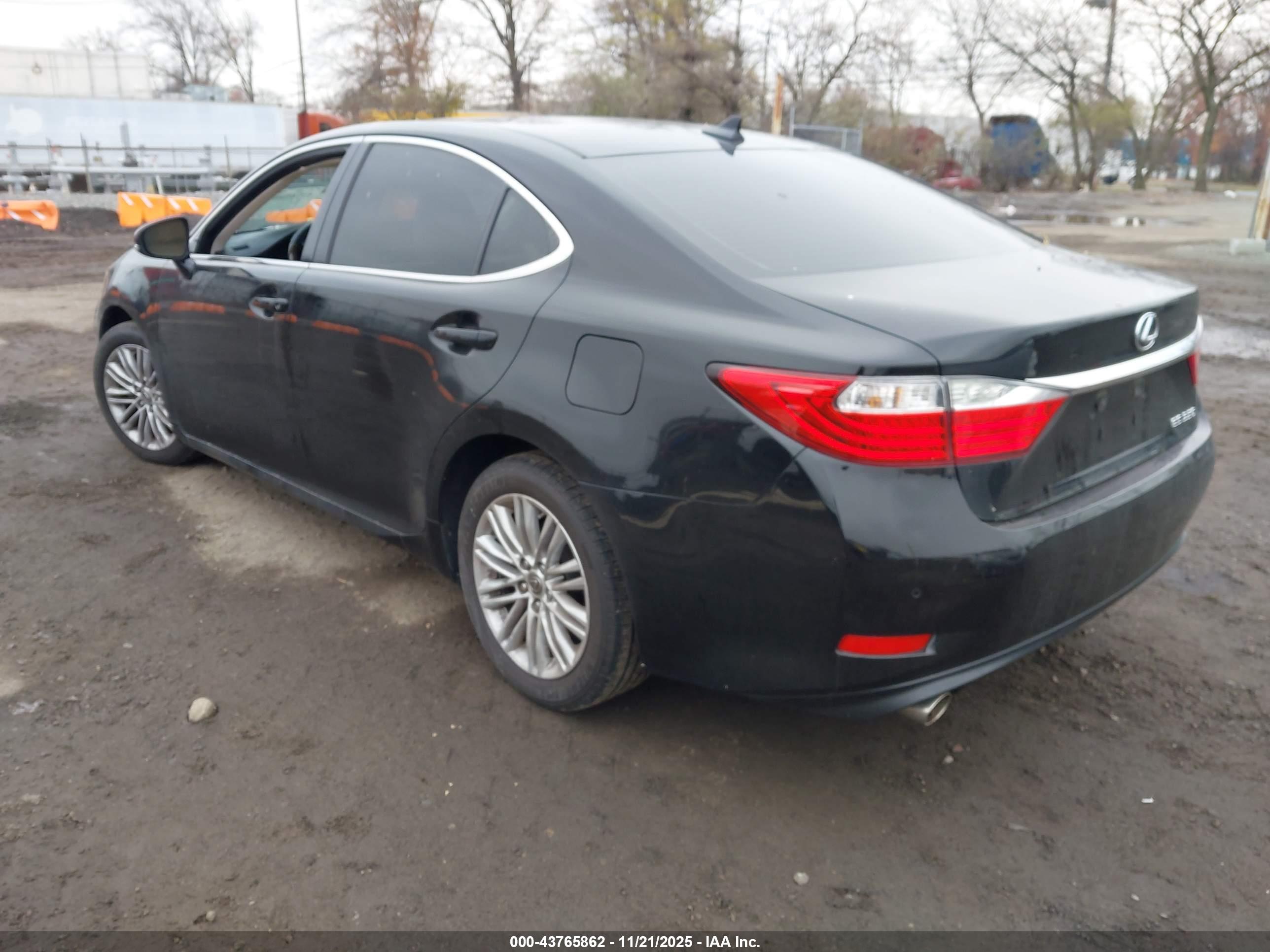 LEXUS ES image 3