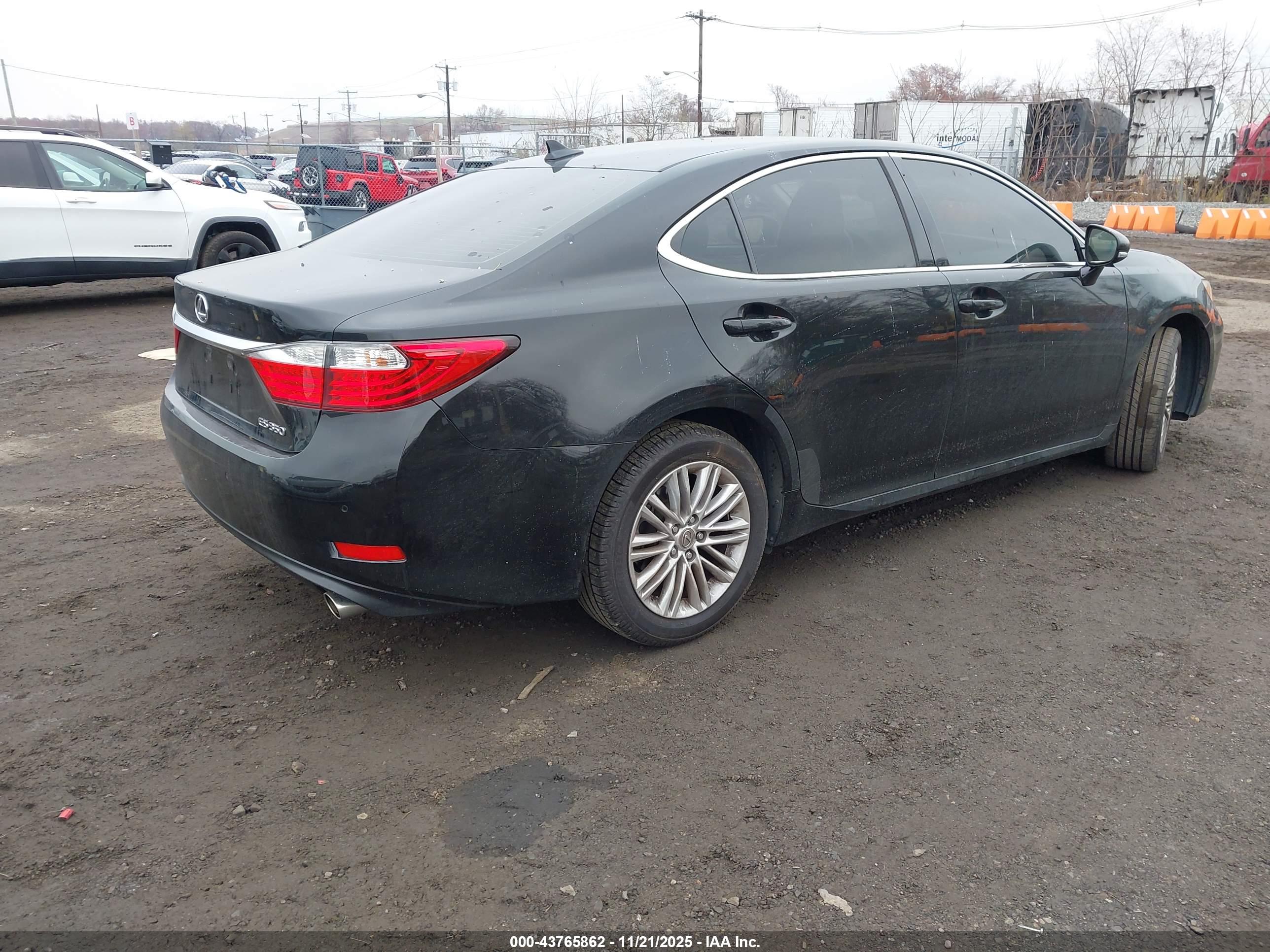 LEXUS ES image 4
