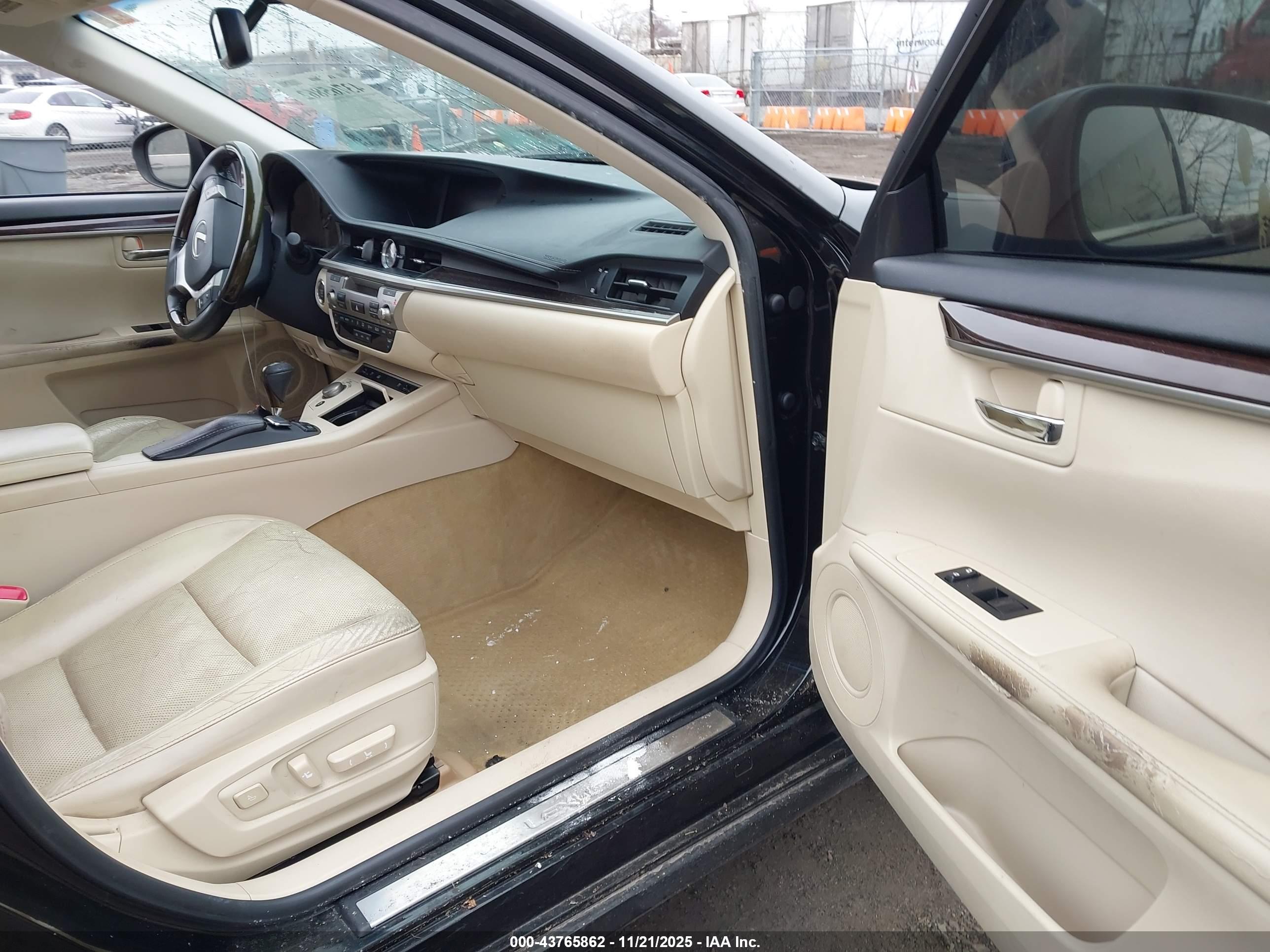 LEXUS ES image 5
