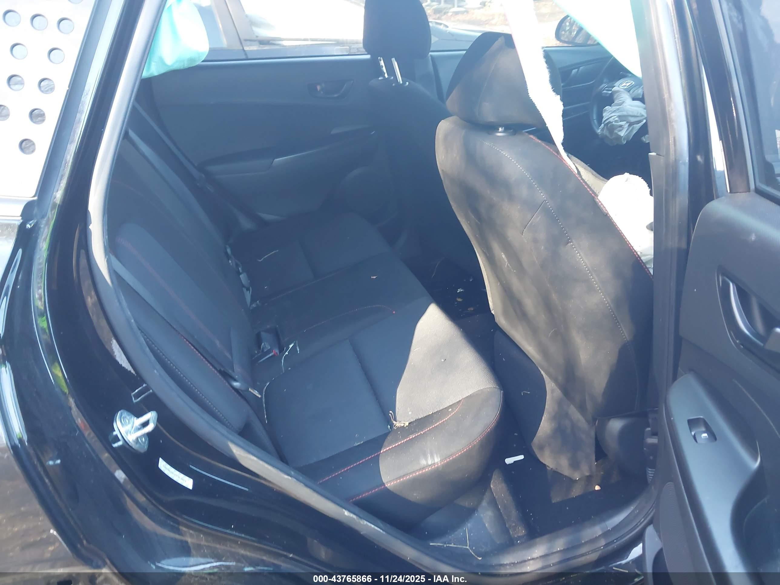 HYUNDAI KONA image 8