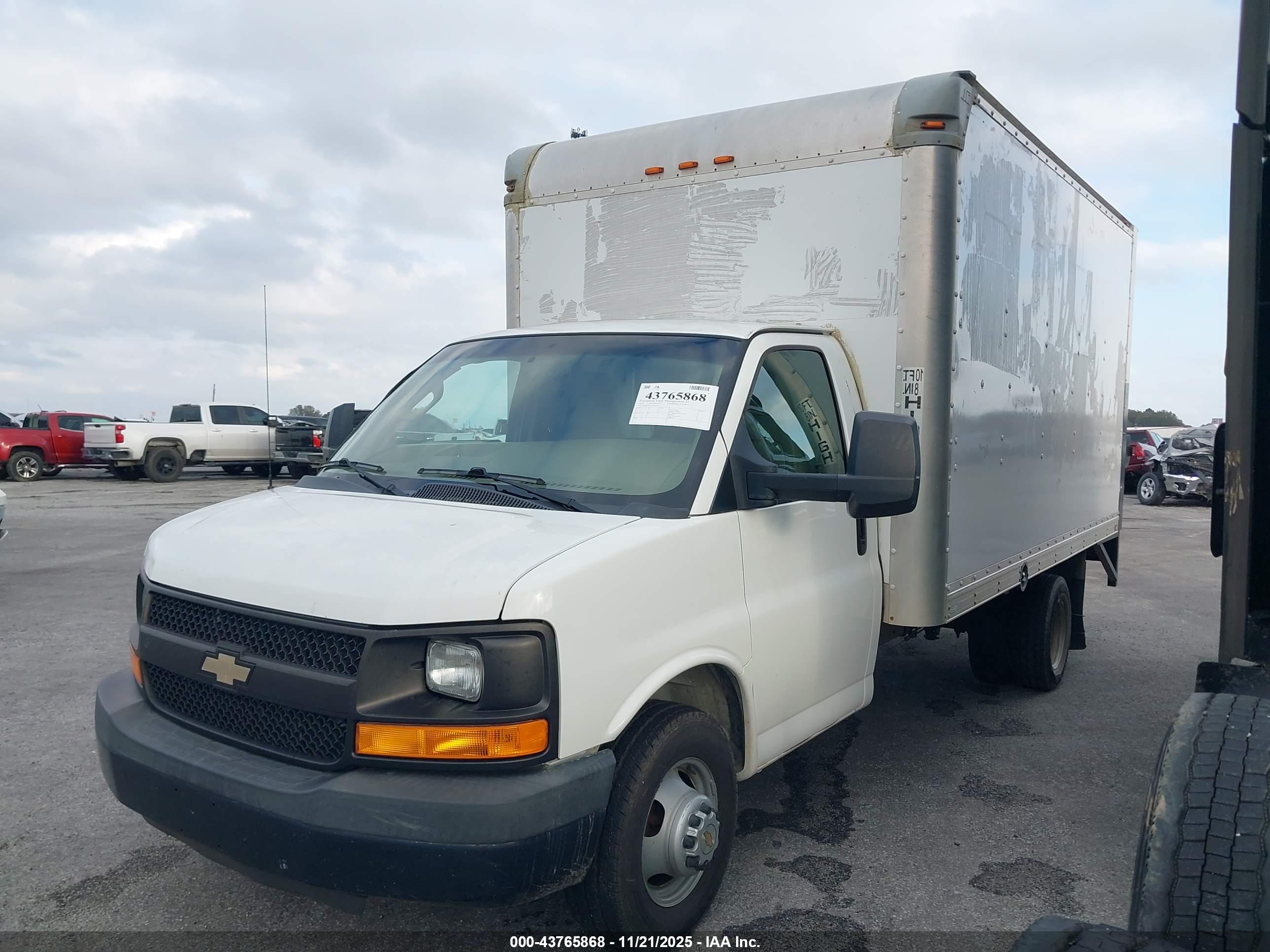 CHEVROLET EXPRESS image 2