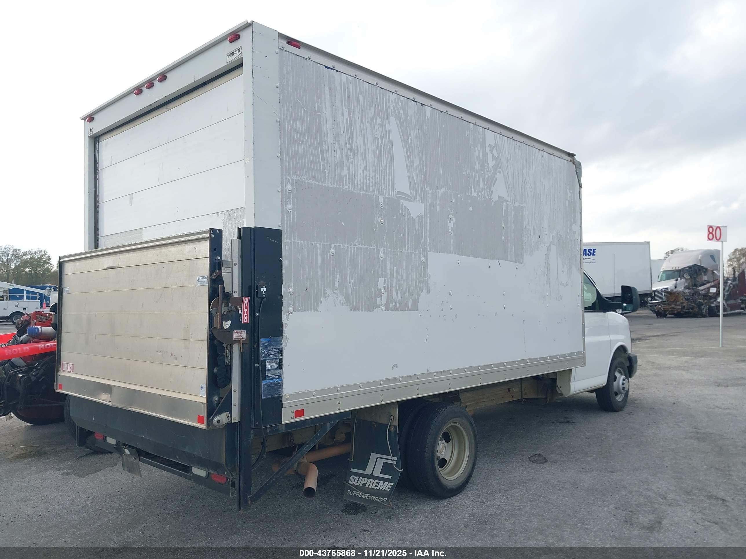 CHEVROLET EXPRESS image 4
