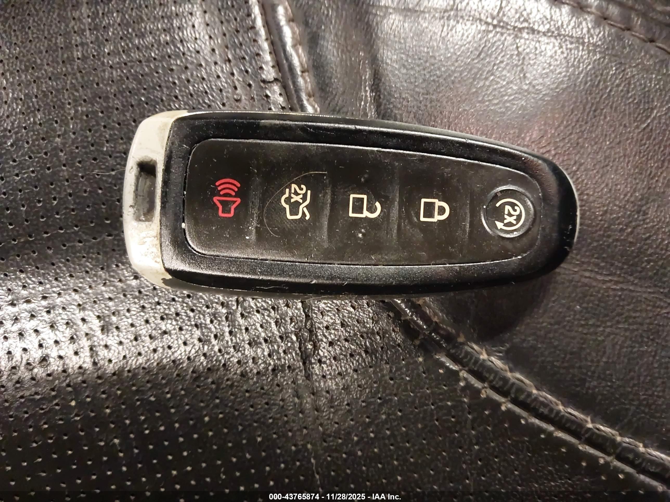FORD TAURUS image 11