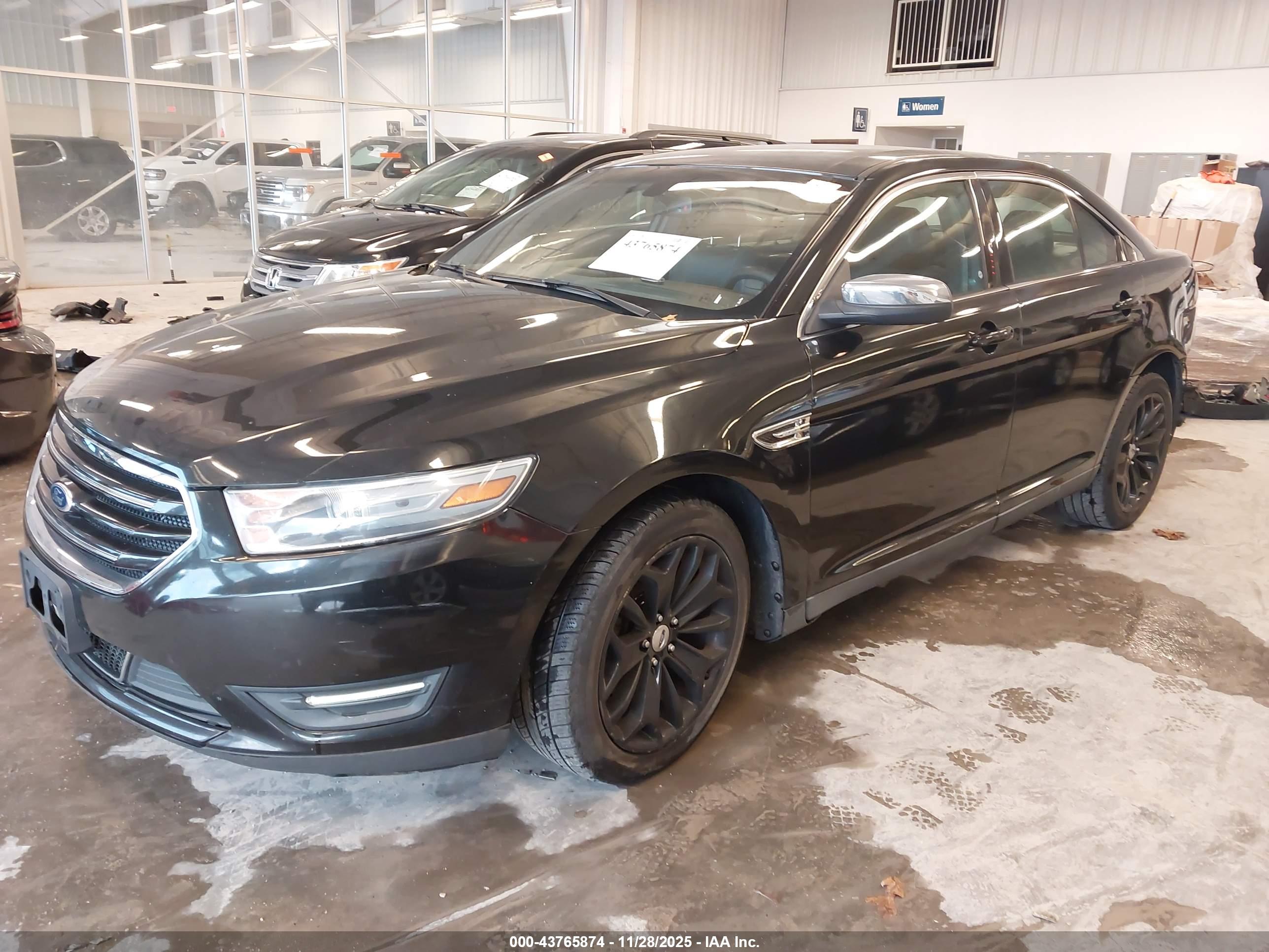 FORD TAURUS image 2