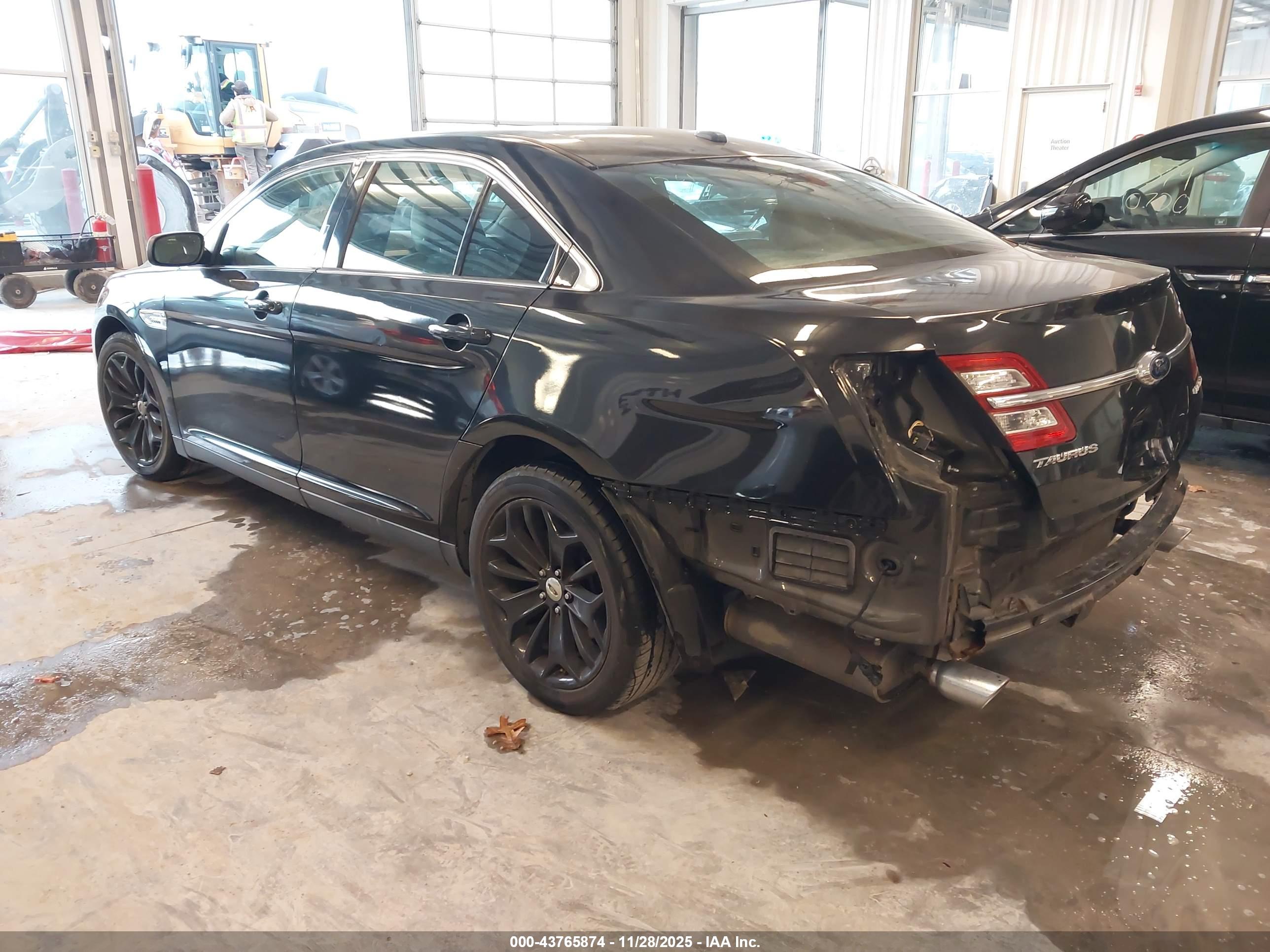 FORD TAURUS image 3