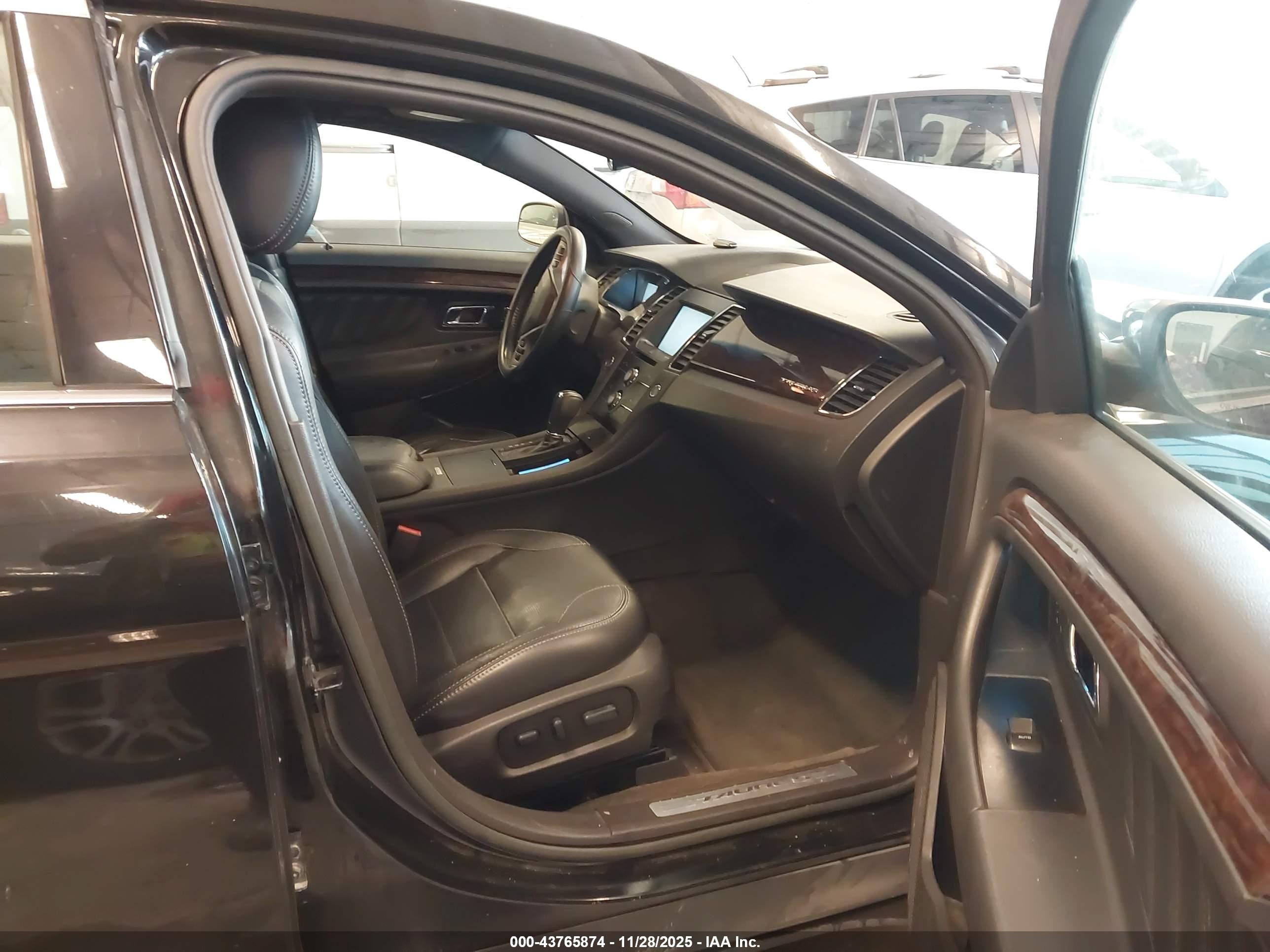 FORD TAURUS image 5