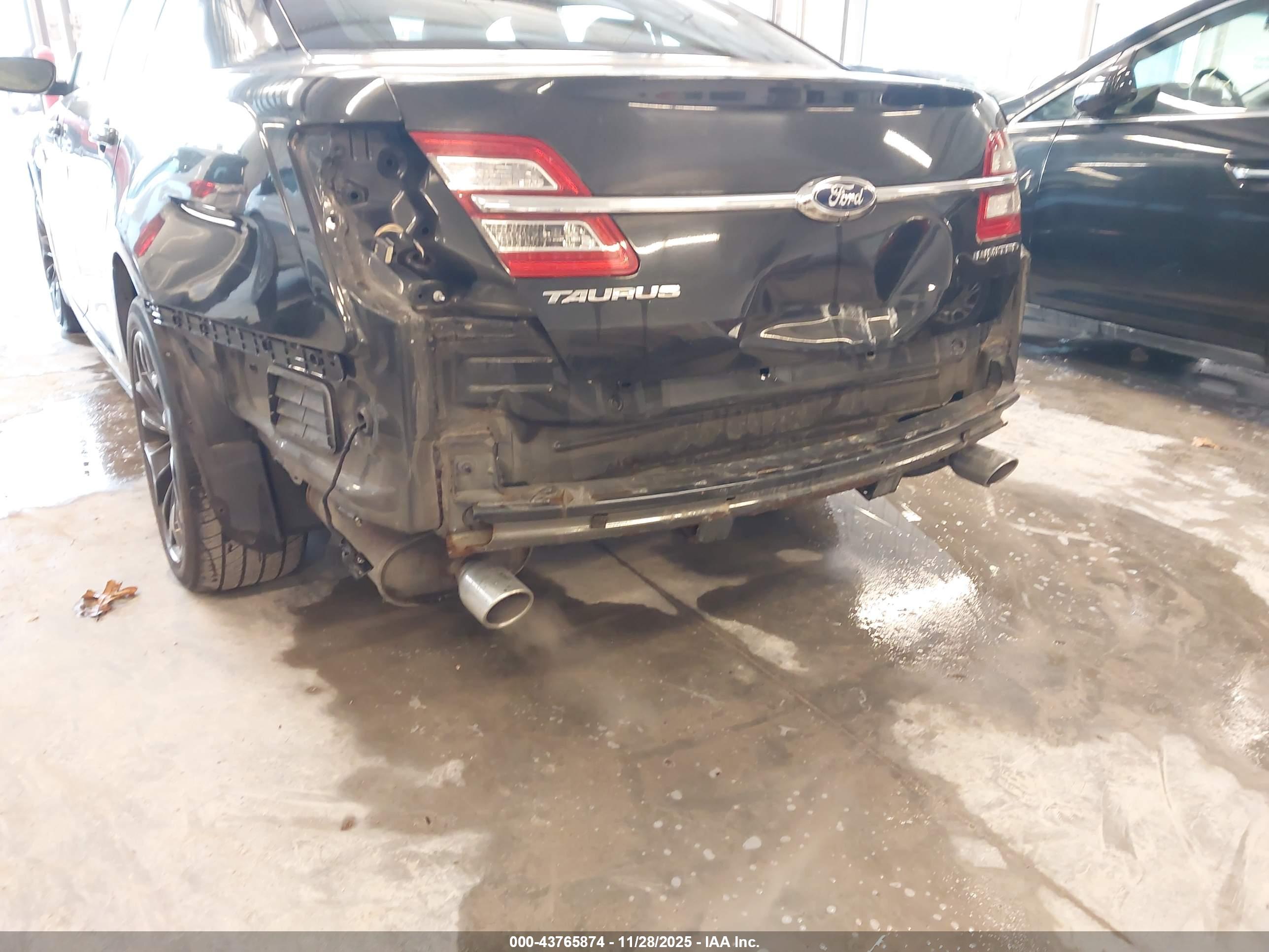 FORD TAURUS image 6