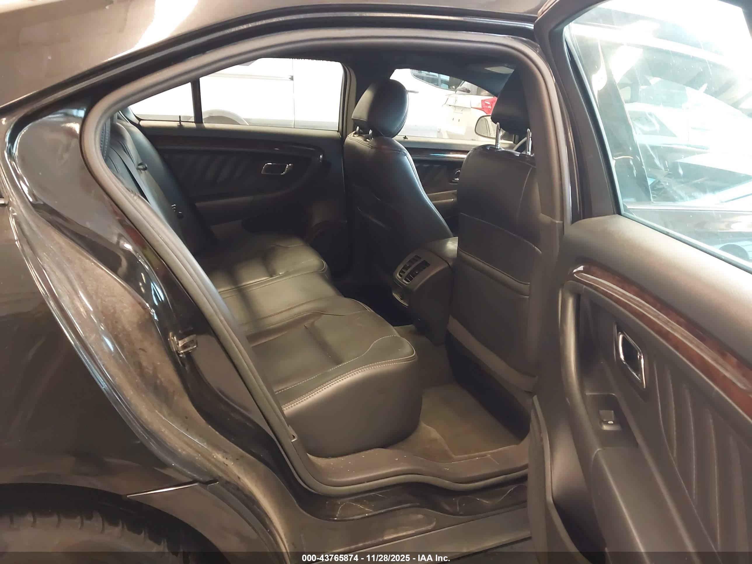 FORD TAURUS image 8