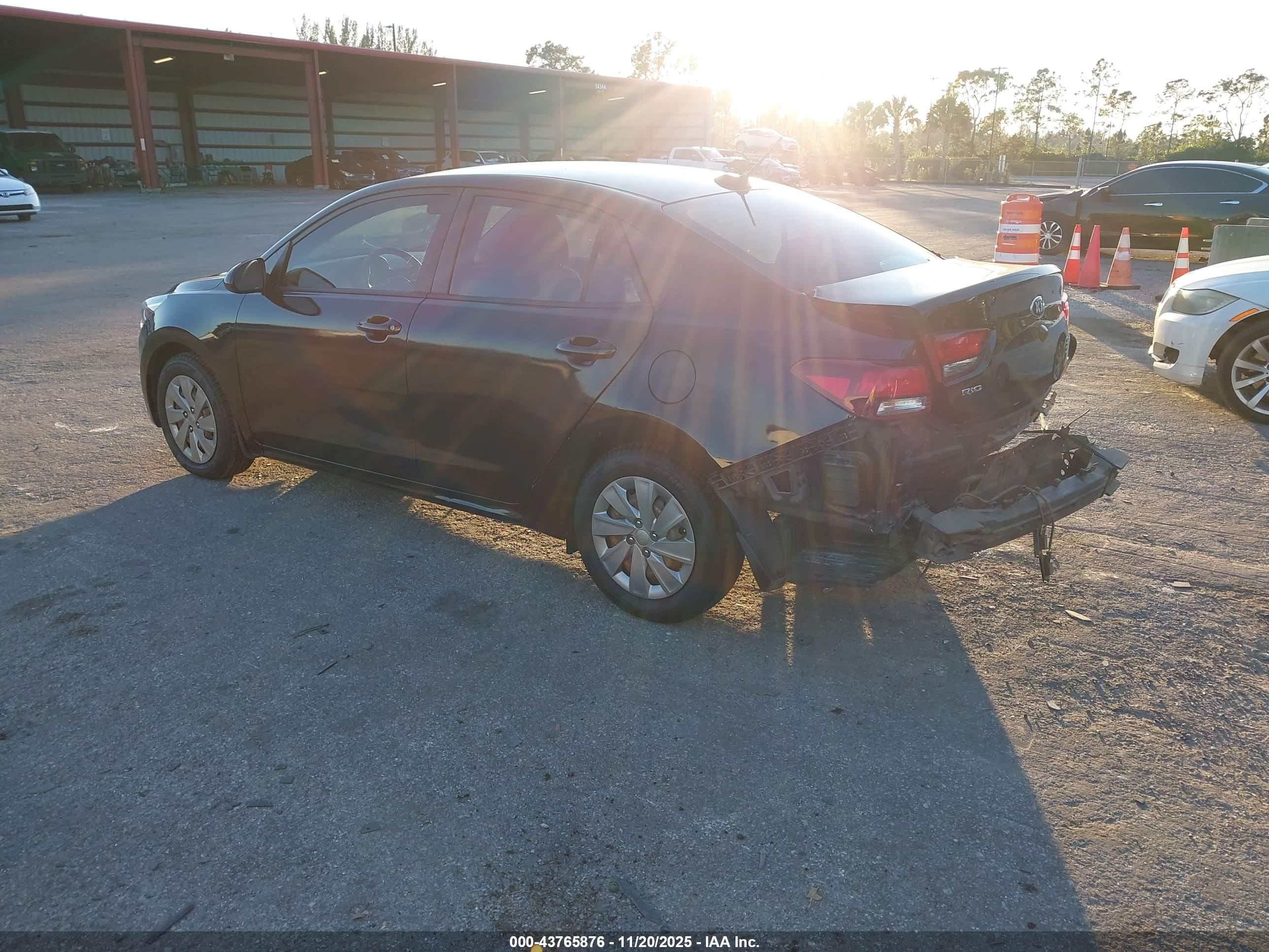 KIA RIO image 3