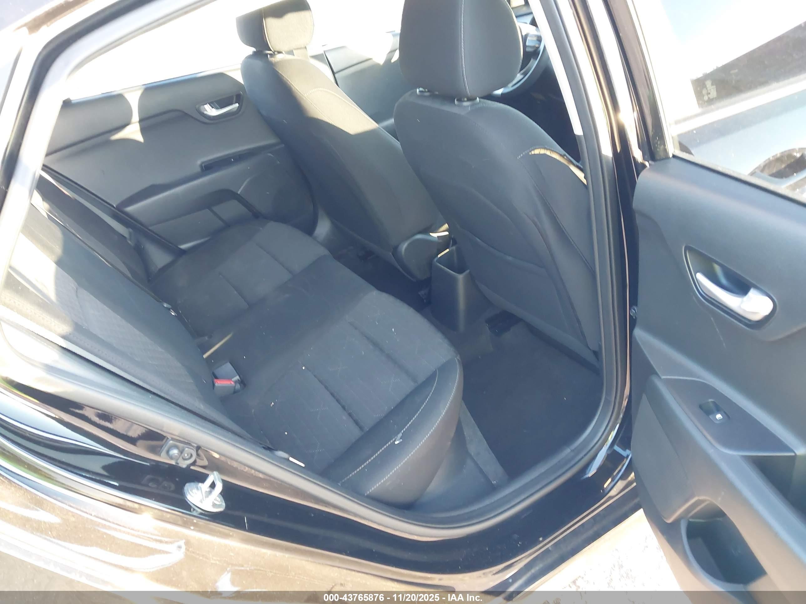 KIA RIO image 8