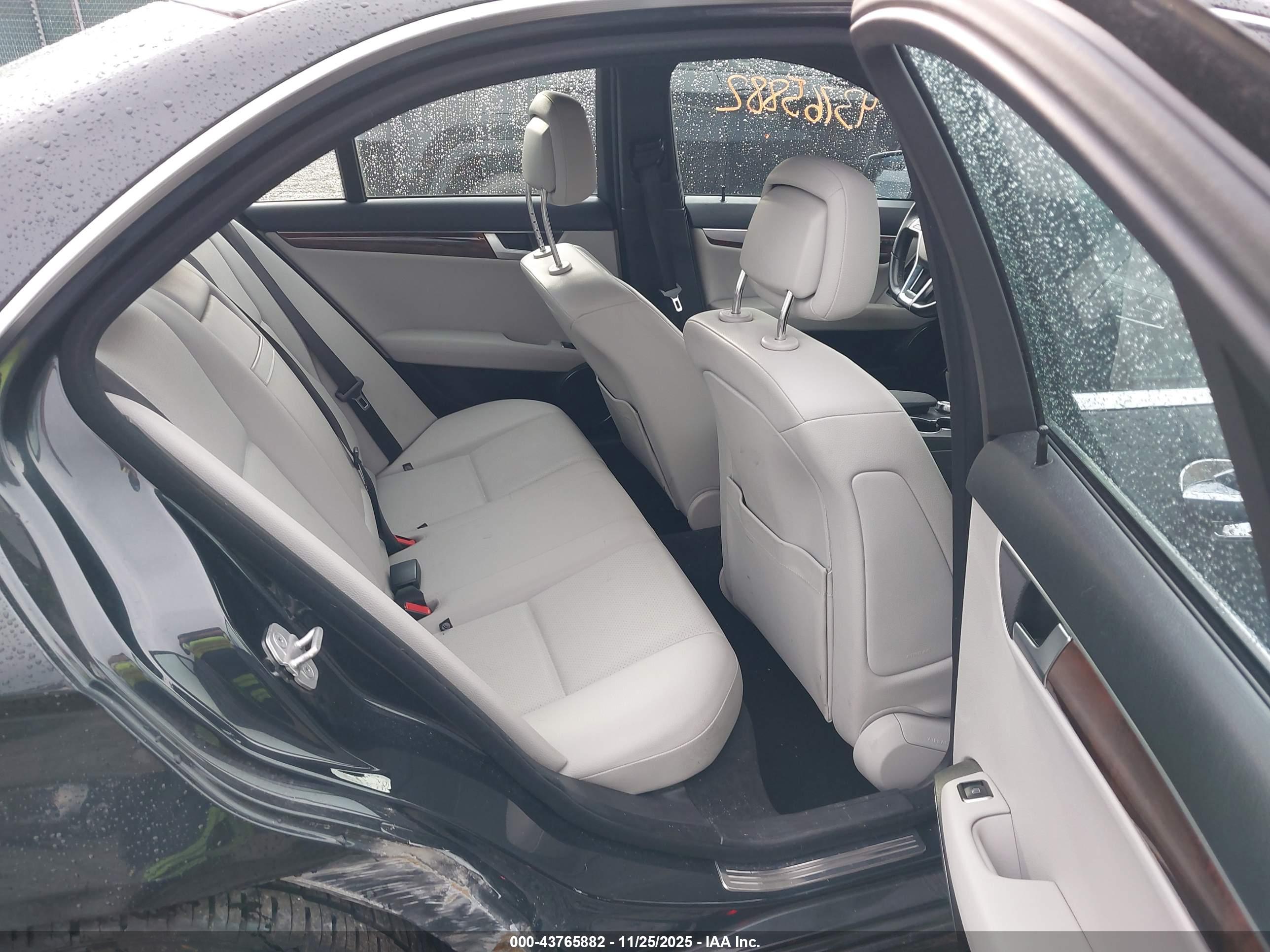 MERCEDES-BENZ C image 8