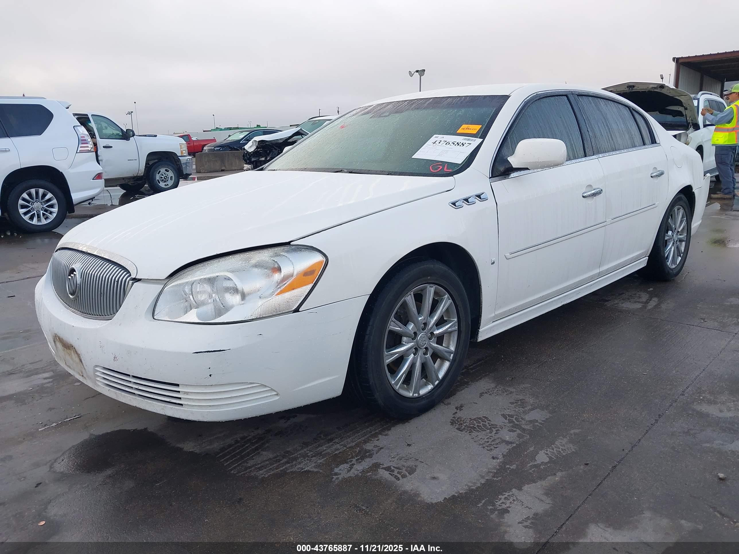 BUICK LUCERNE image 2