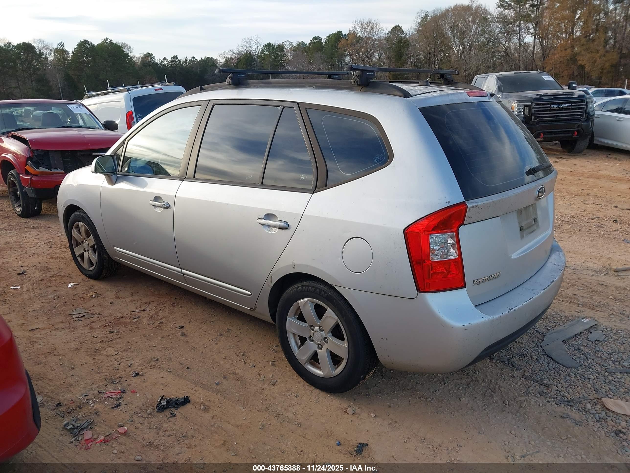 KIA RONDO image 3