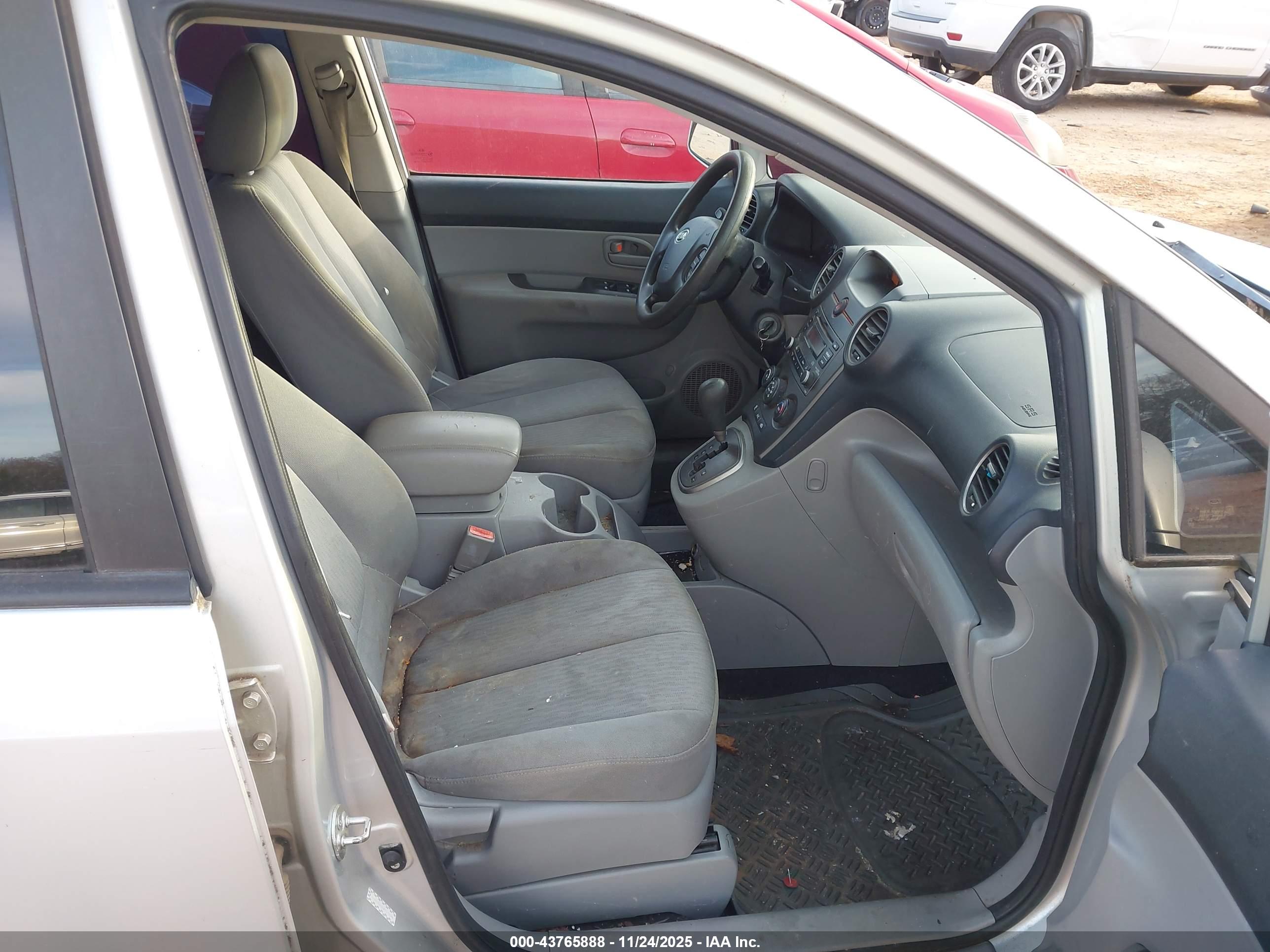 KIA RONDO image 5