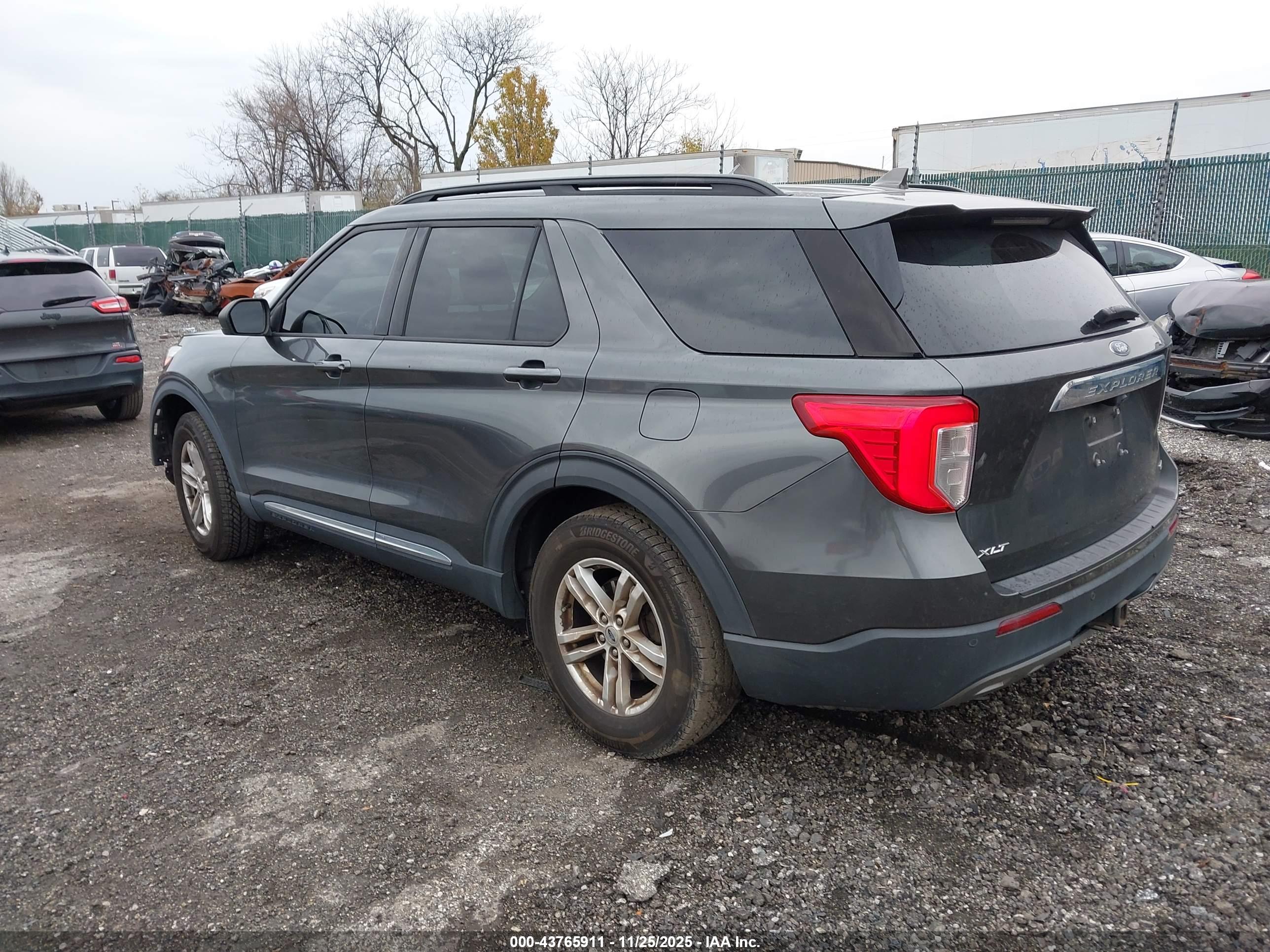 FORD EXPLORER image 3