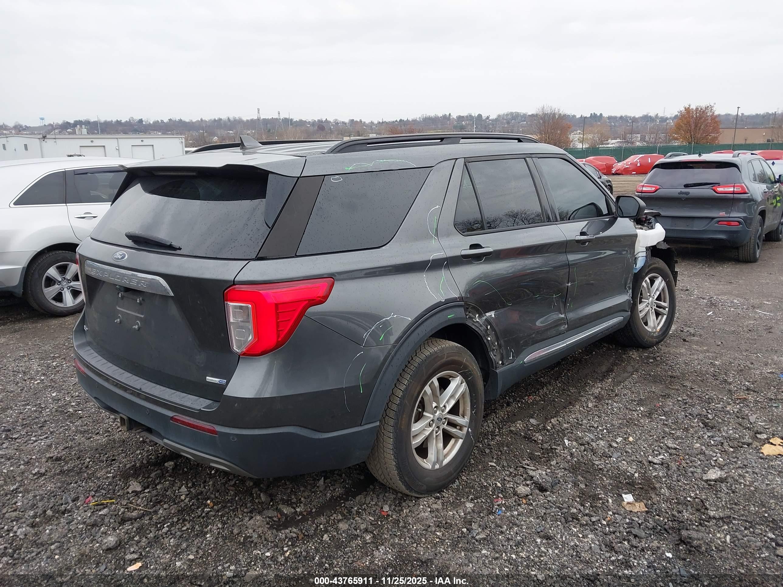 FORD EXPLORER image 4