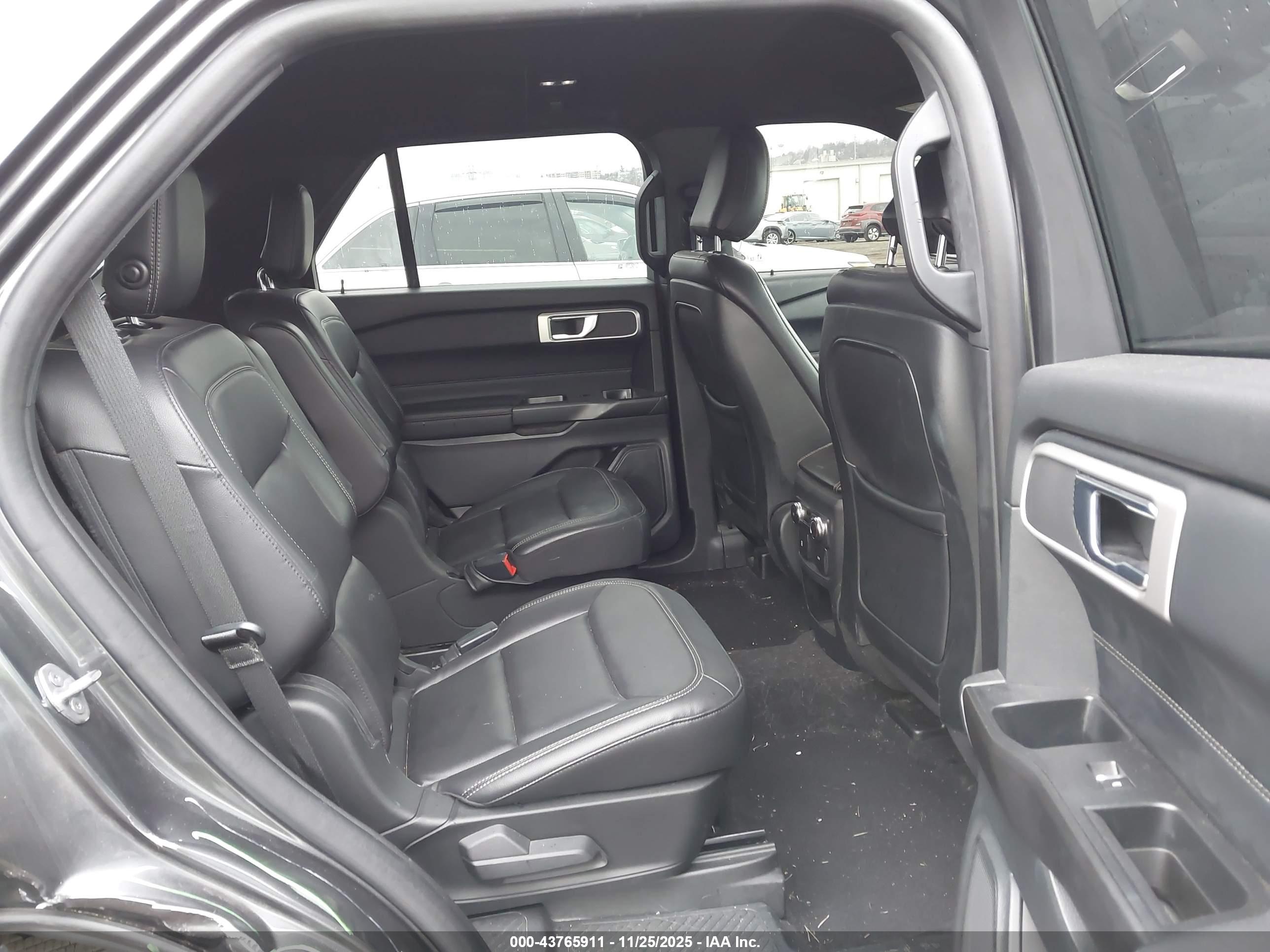 FORD EXPLORER image 8