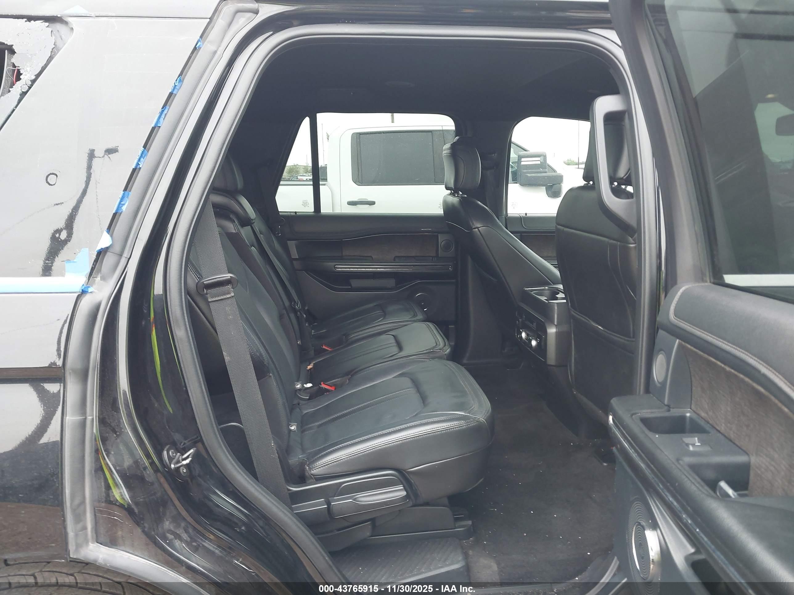 FORD EXPEDITION image 8
