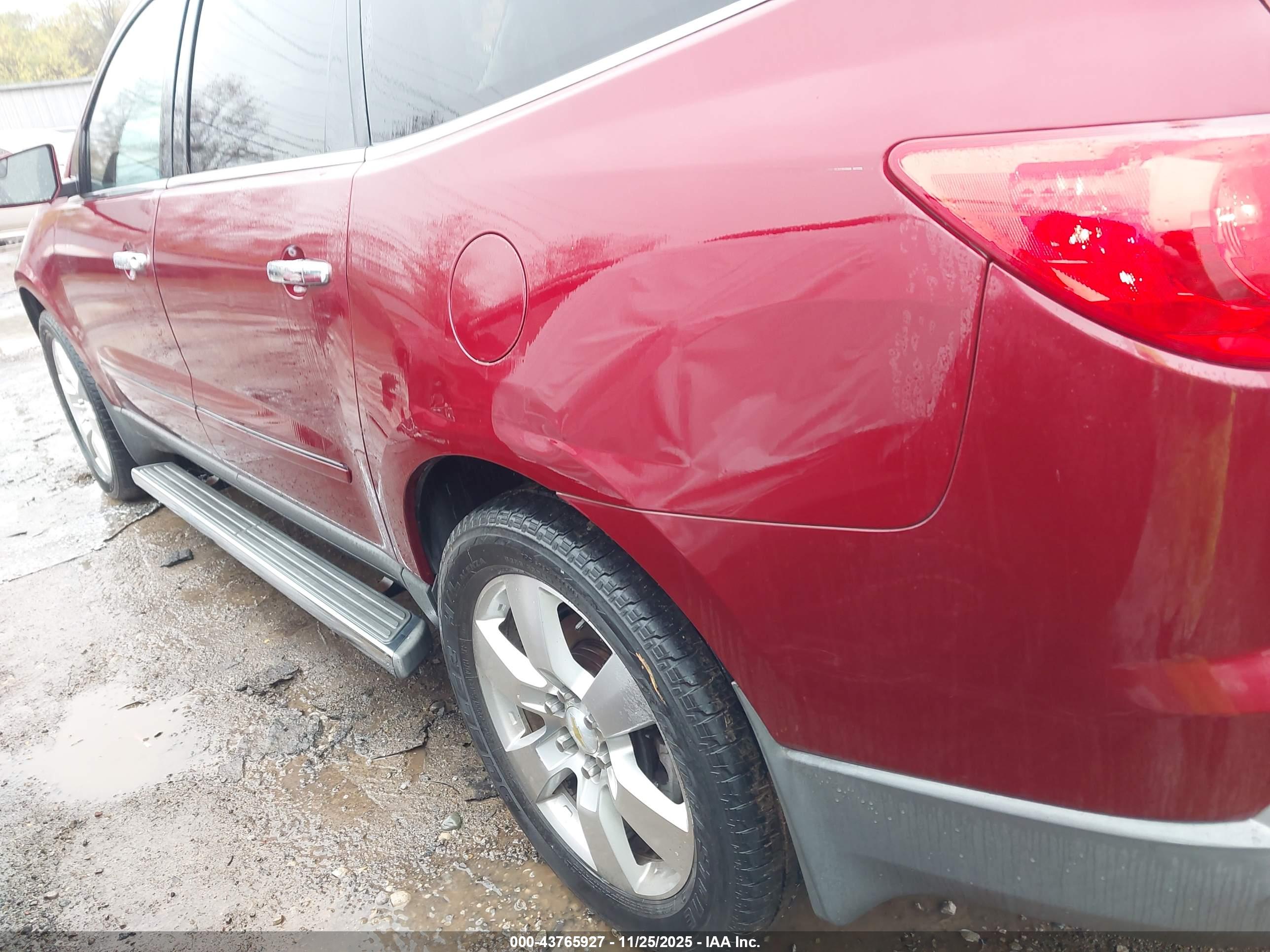 CHEVROLET TRAVERSE image 6