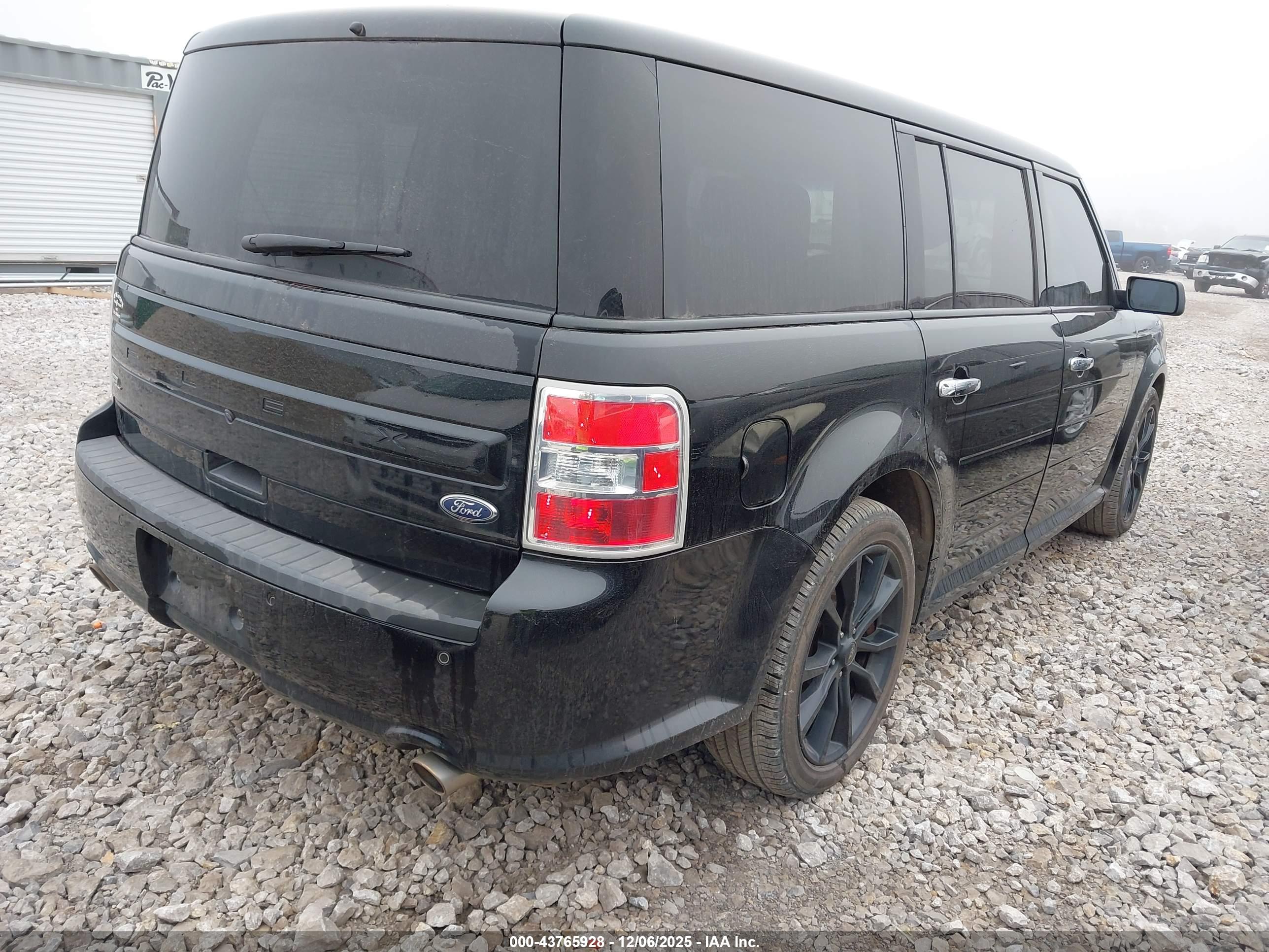 FORD FLEX image 4