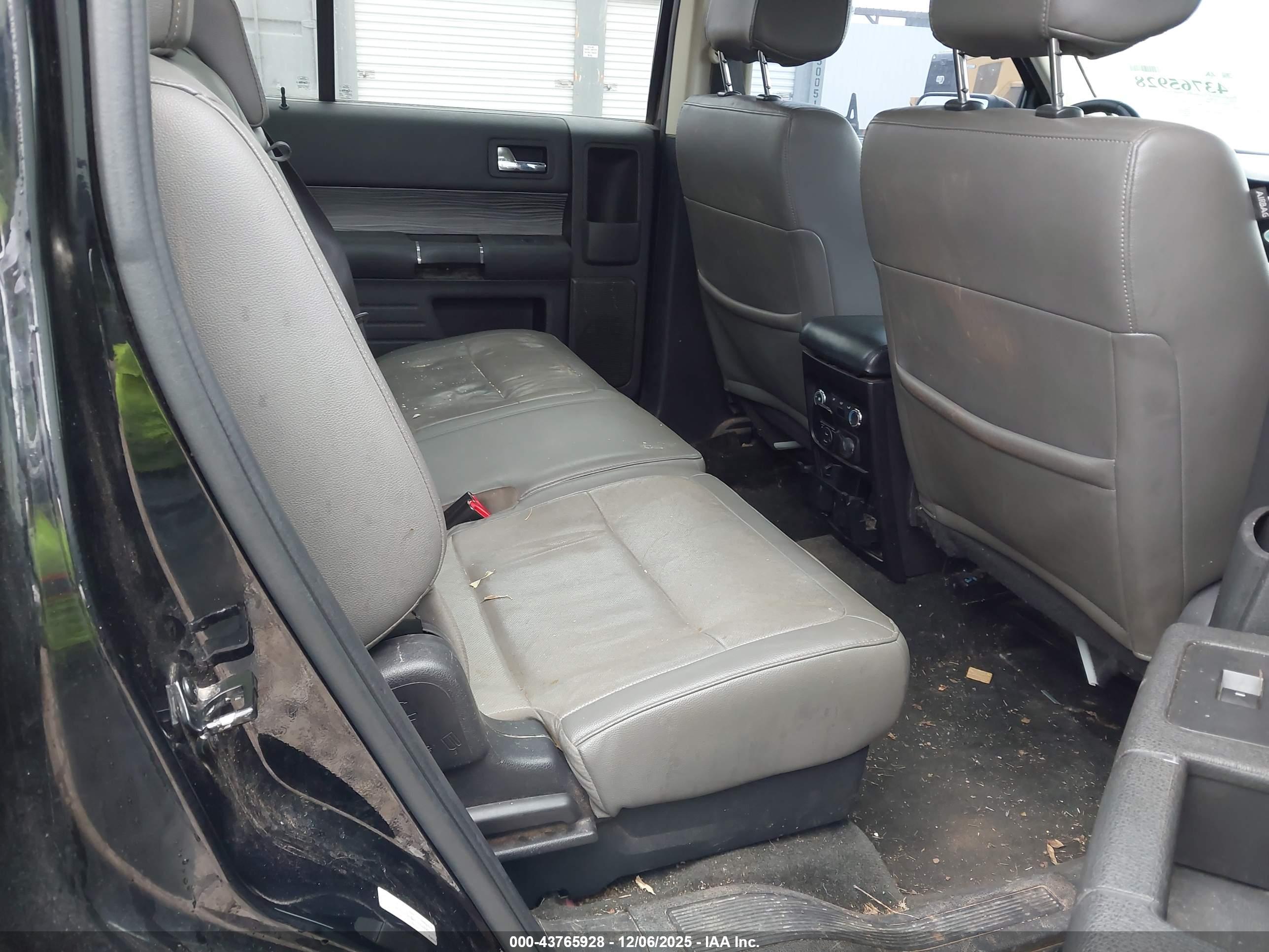 FORD FLEX image 8