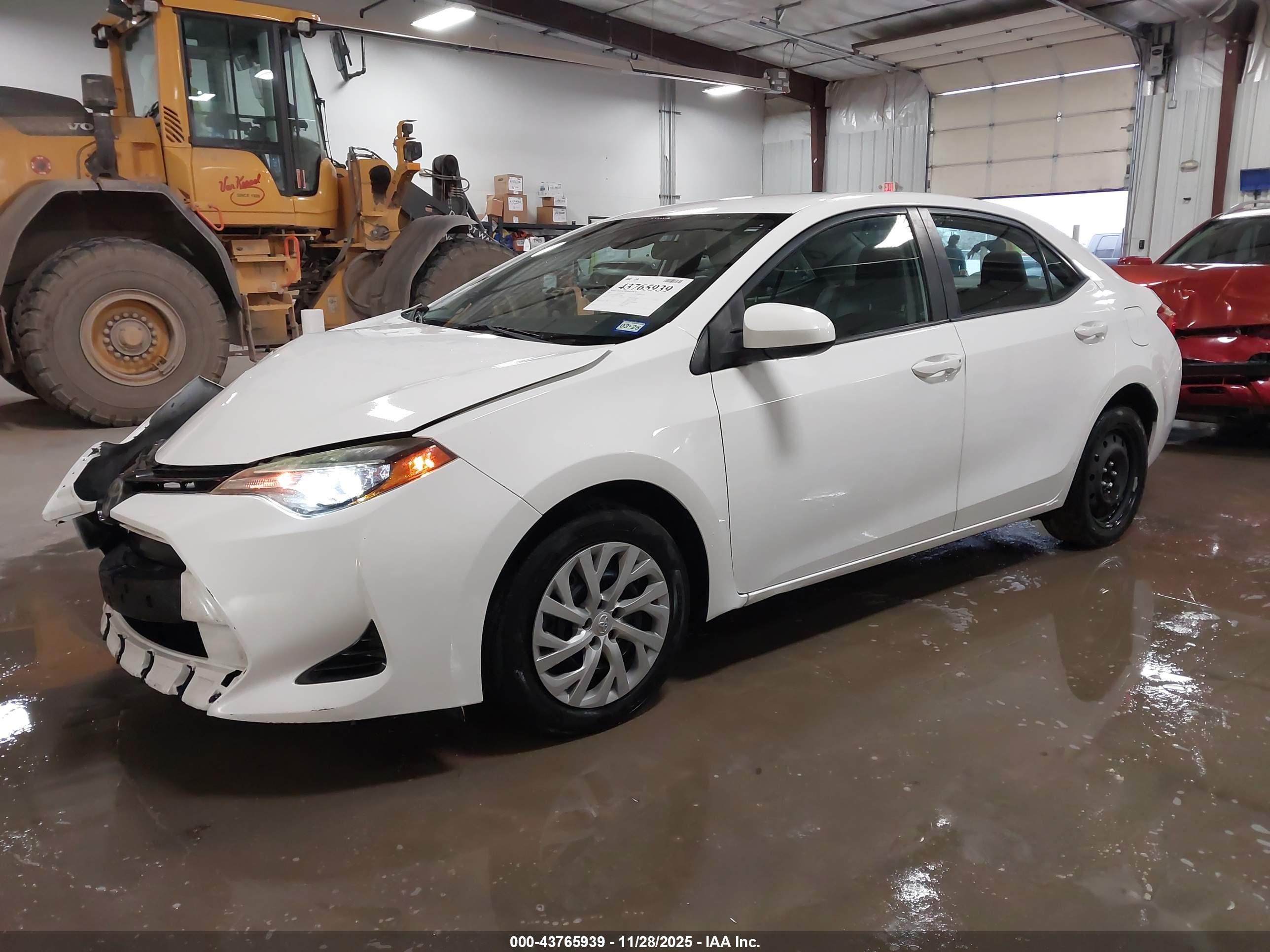 TOYOTA COROLLA image 2