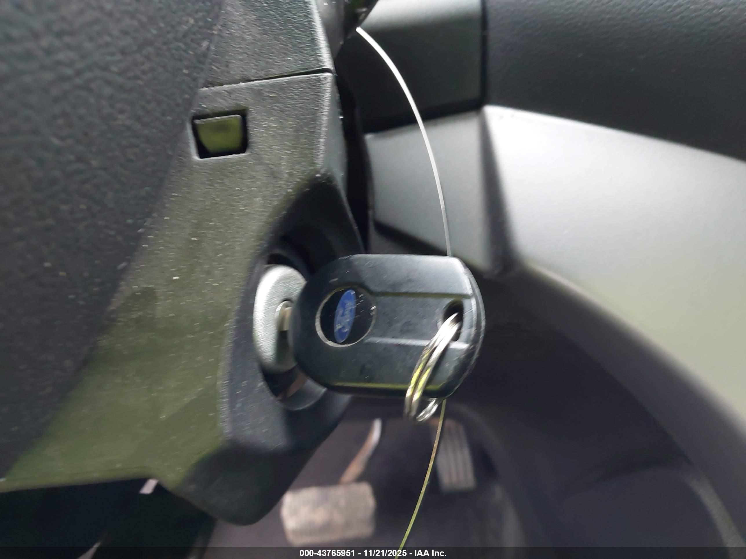 FORD ESCAPE image 11