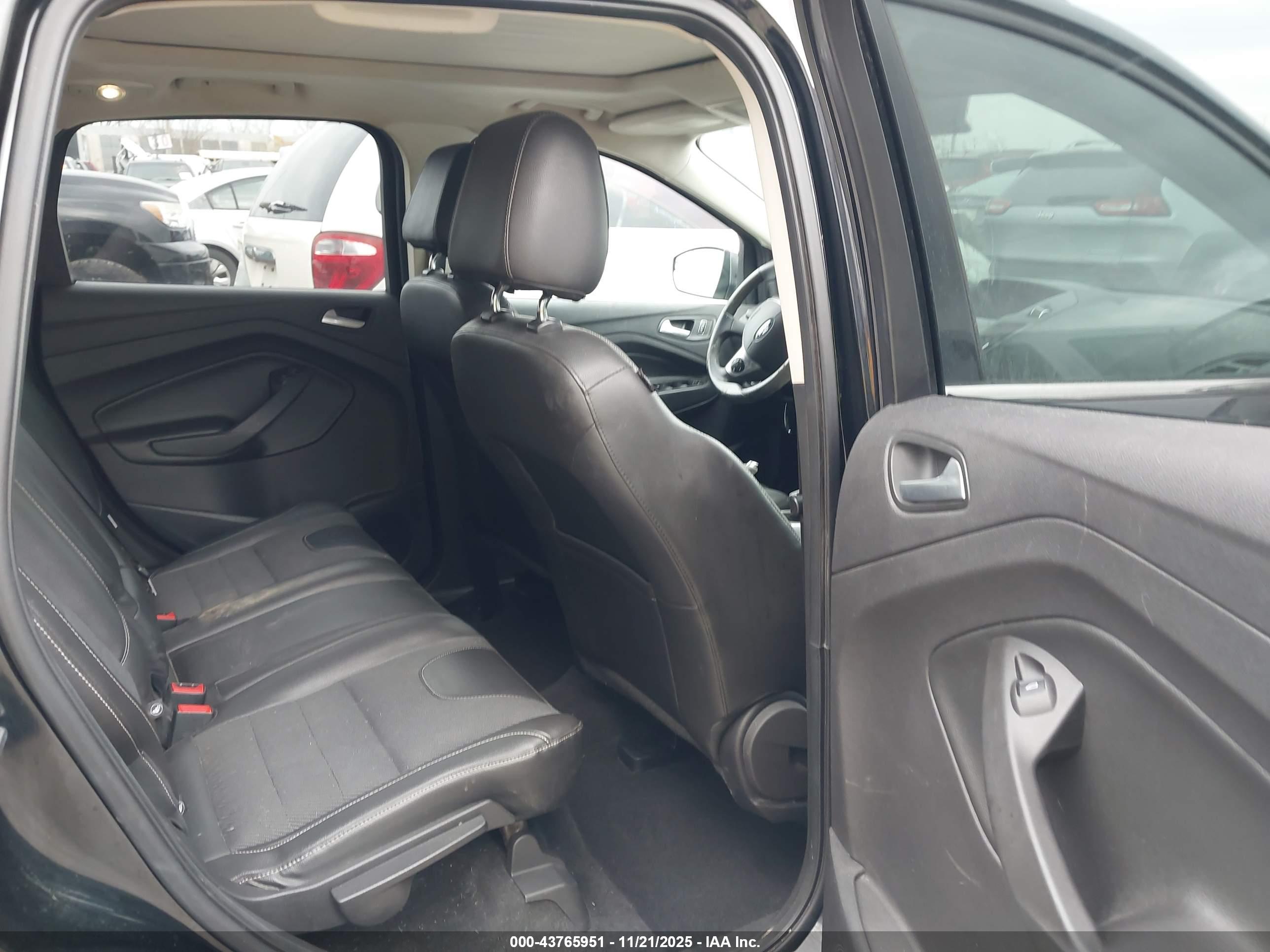 FORD ESCAPE image 8