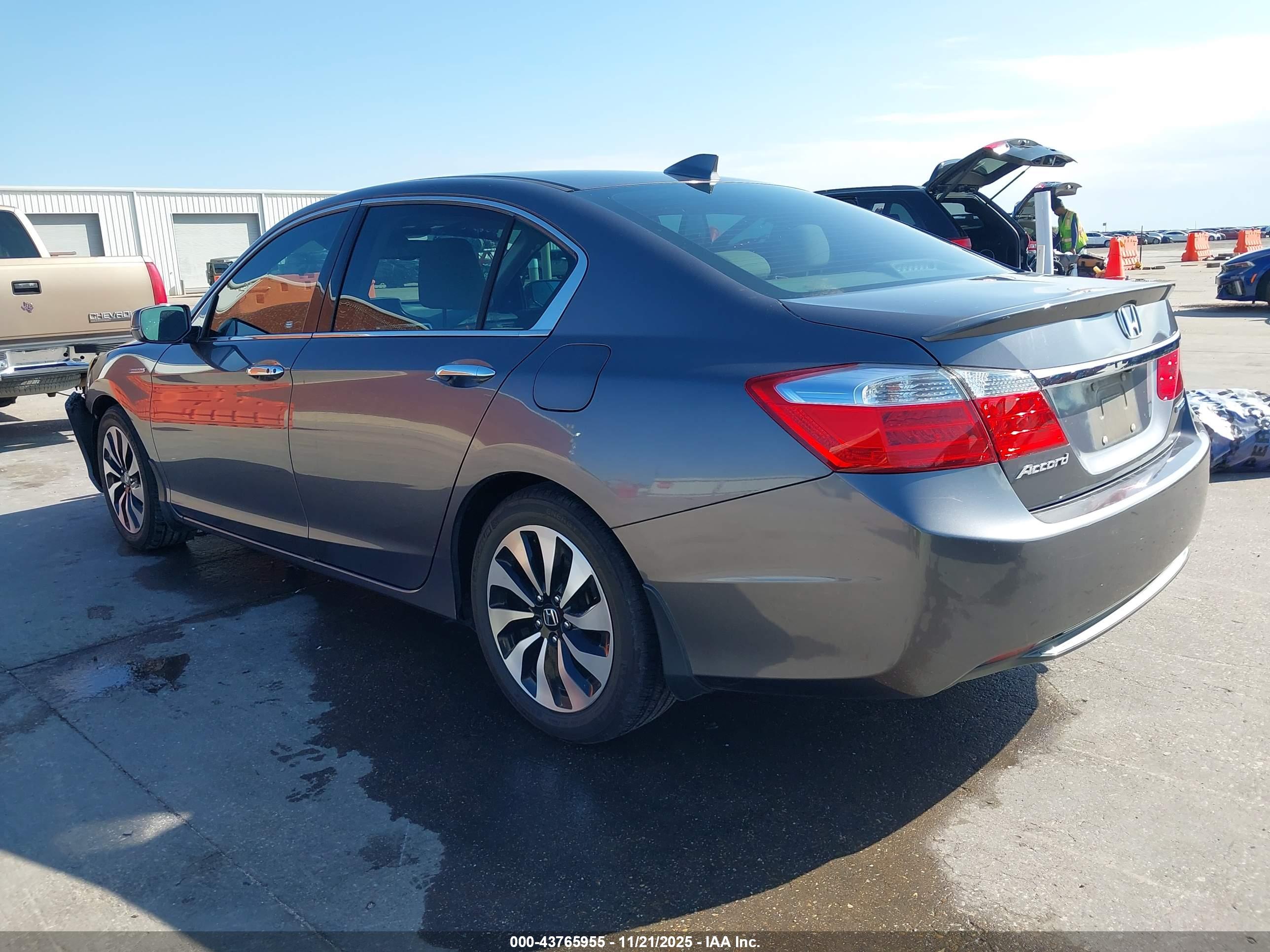 HONDA ACCORD image 3