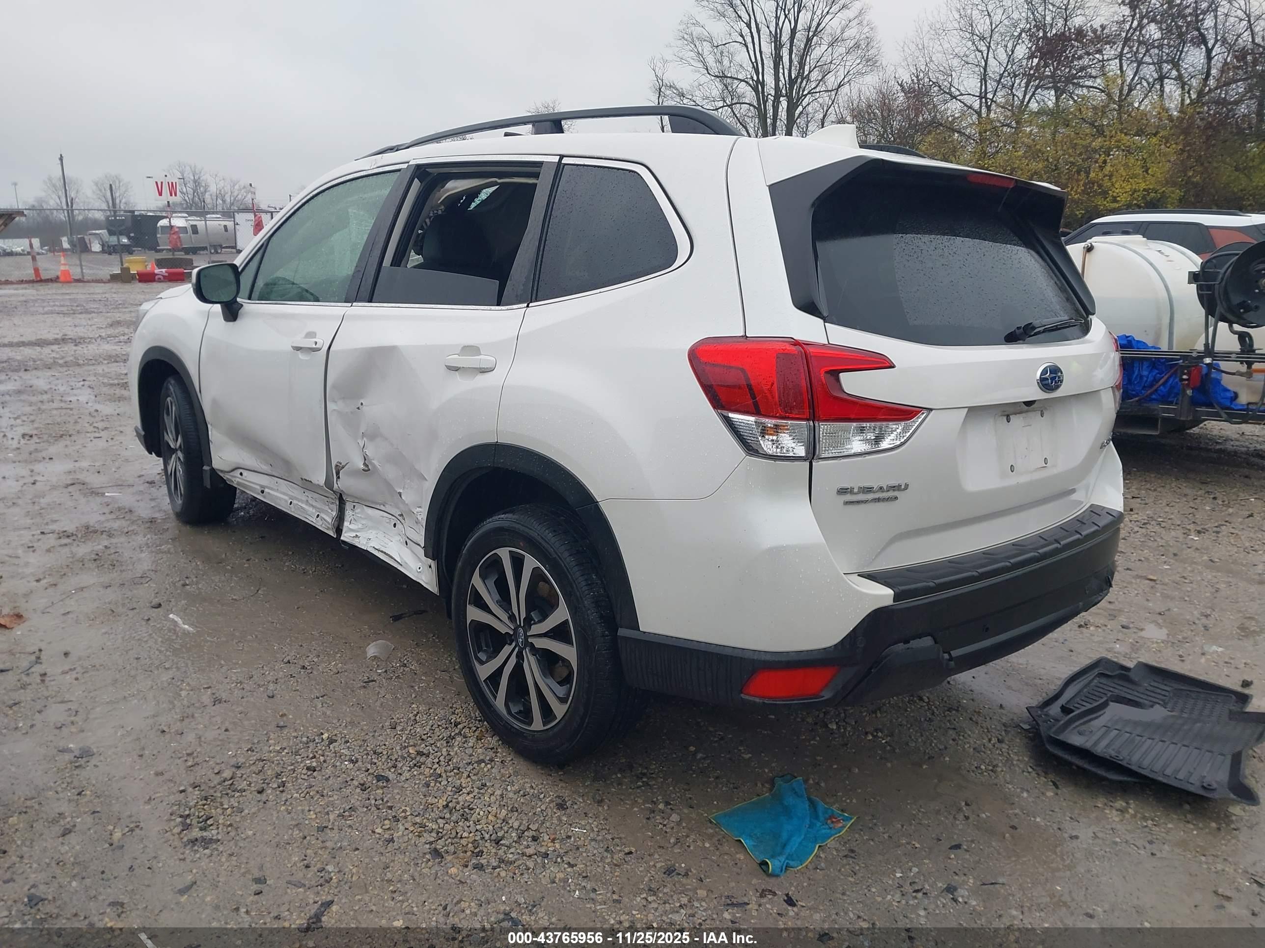 SUBARU FORESTER image 3