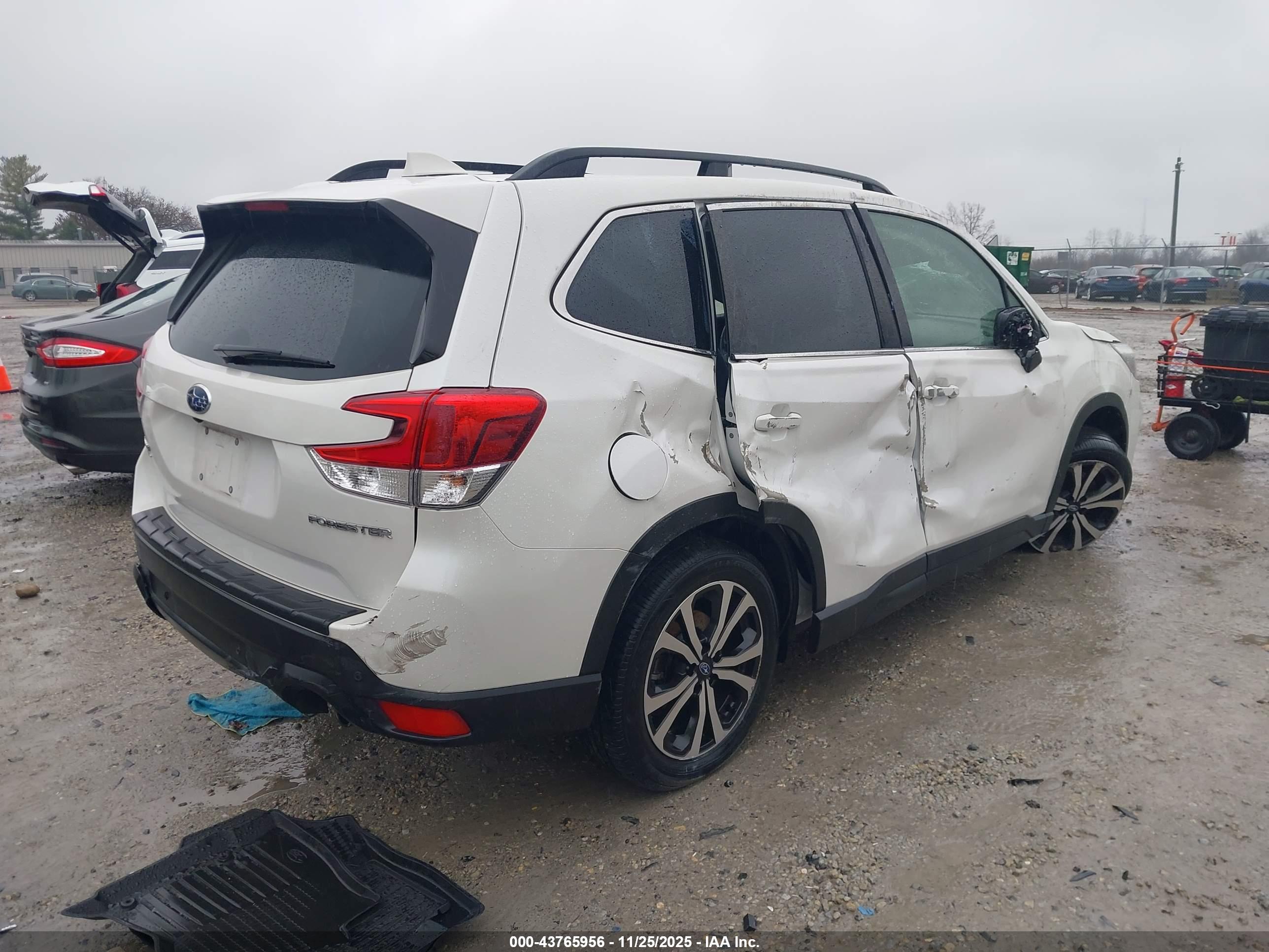 SUBARU FORESTER image 4