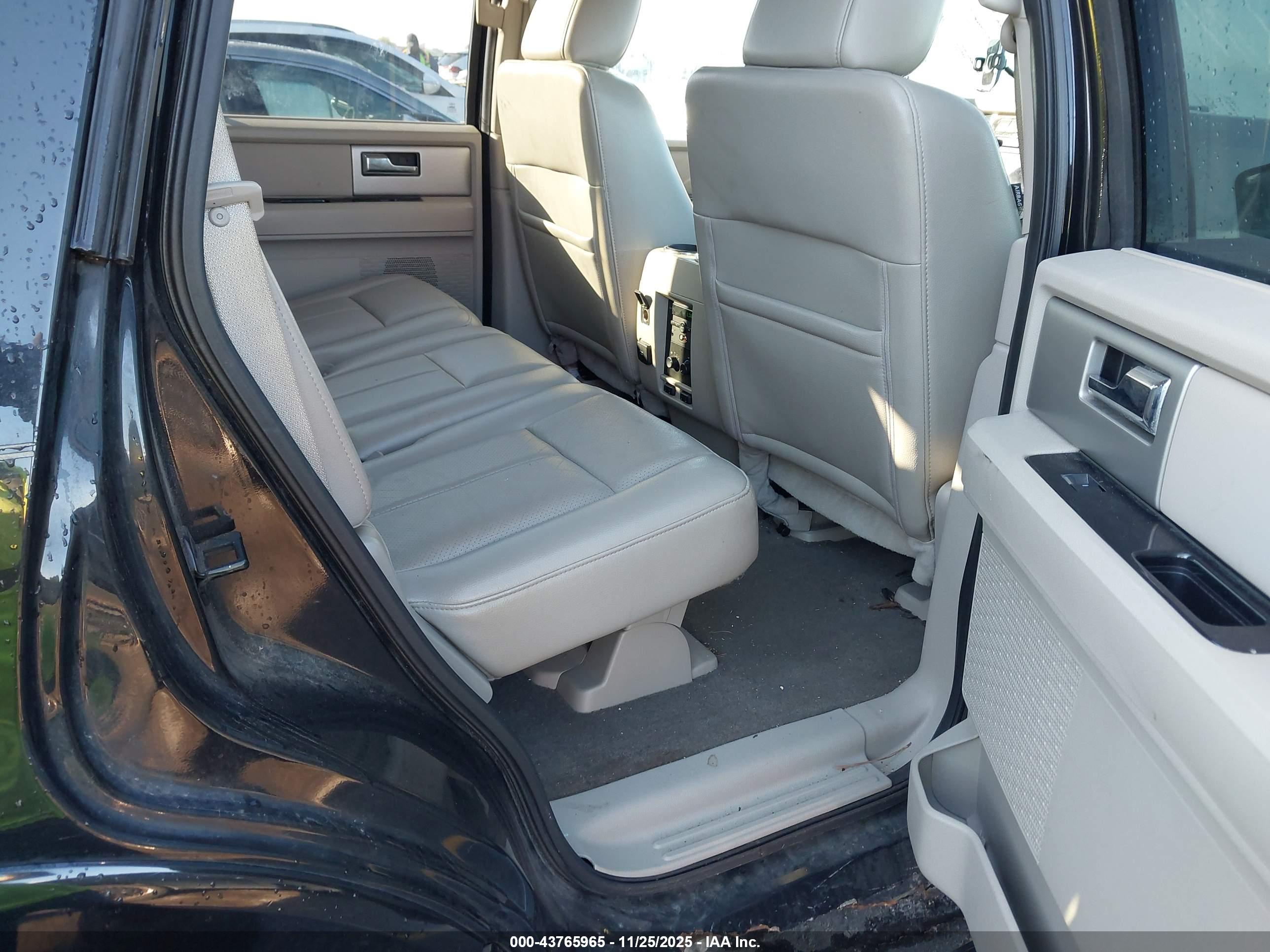 FORD EXPEDITION image 8