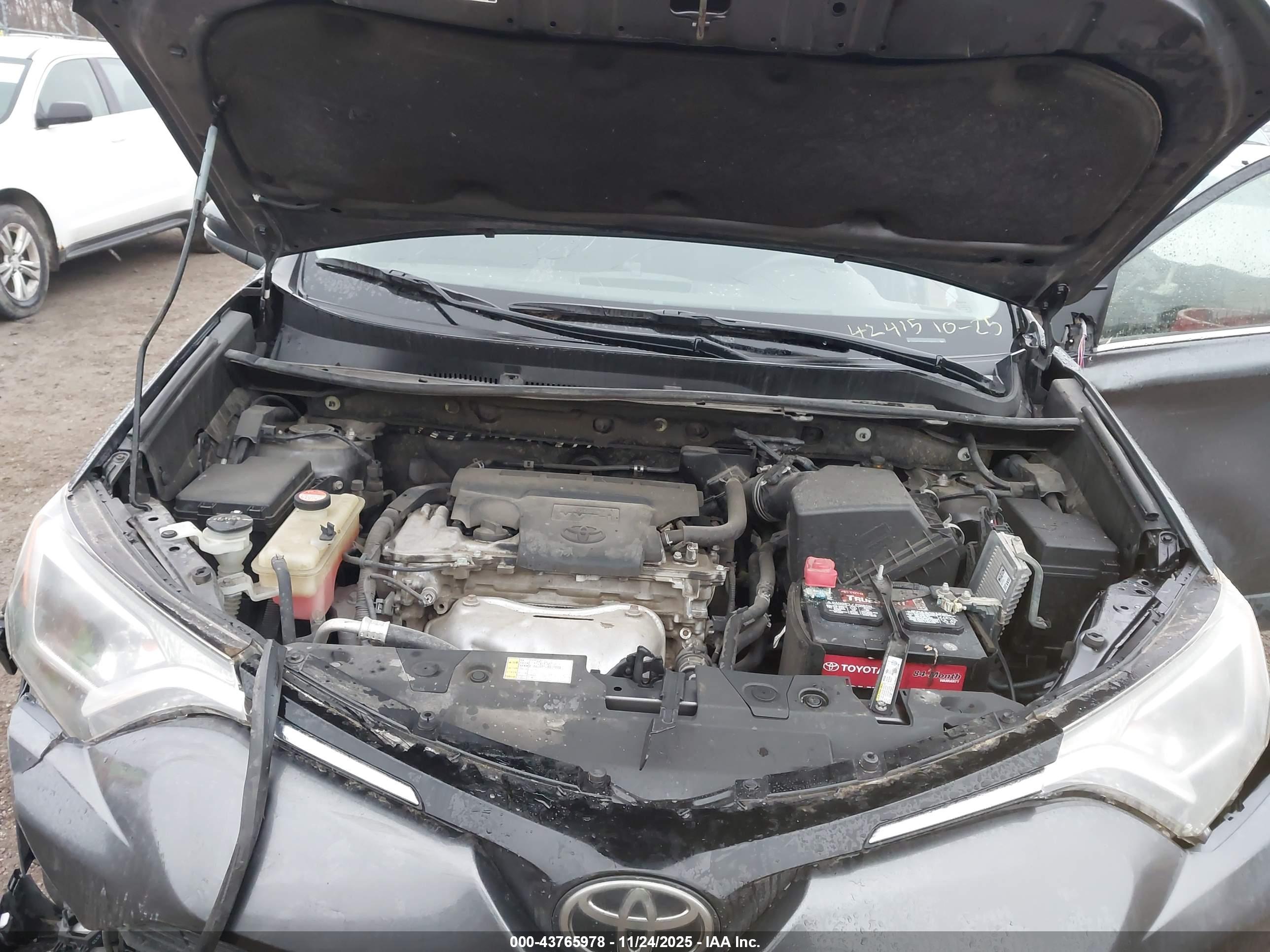 TOYOTA RAV4 image 10