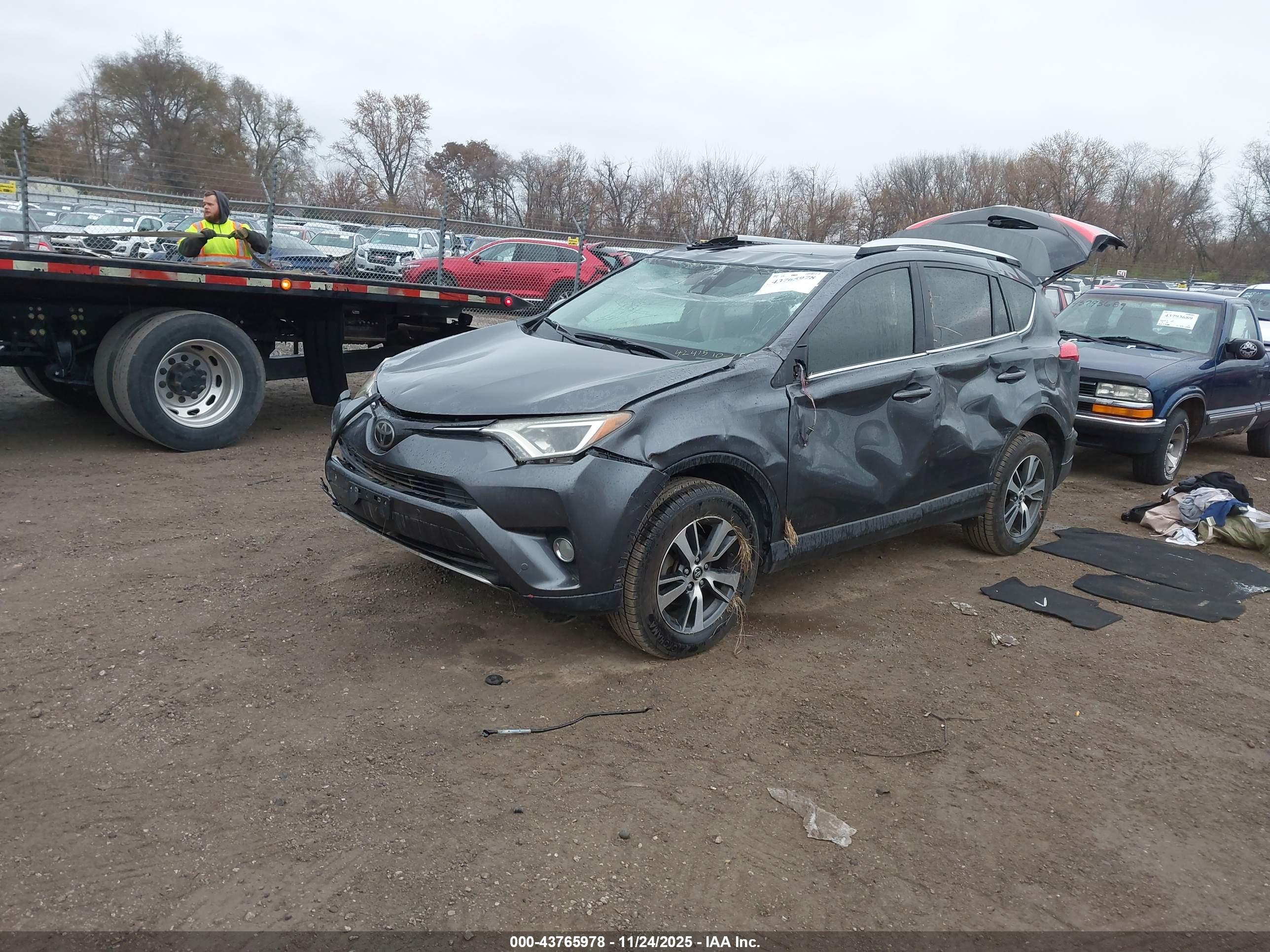 TOYOTA RAV4 image 2