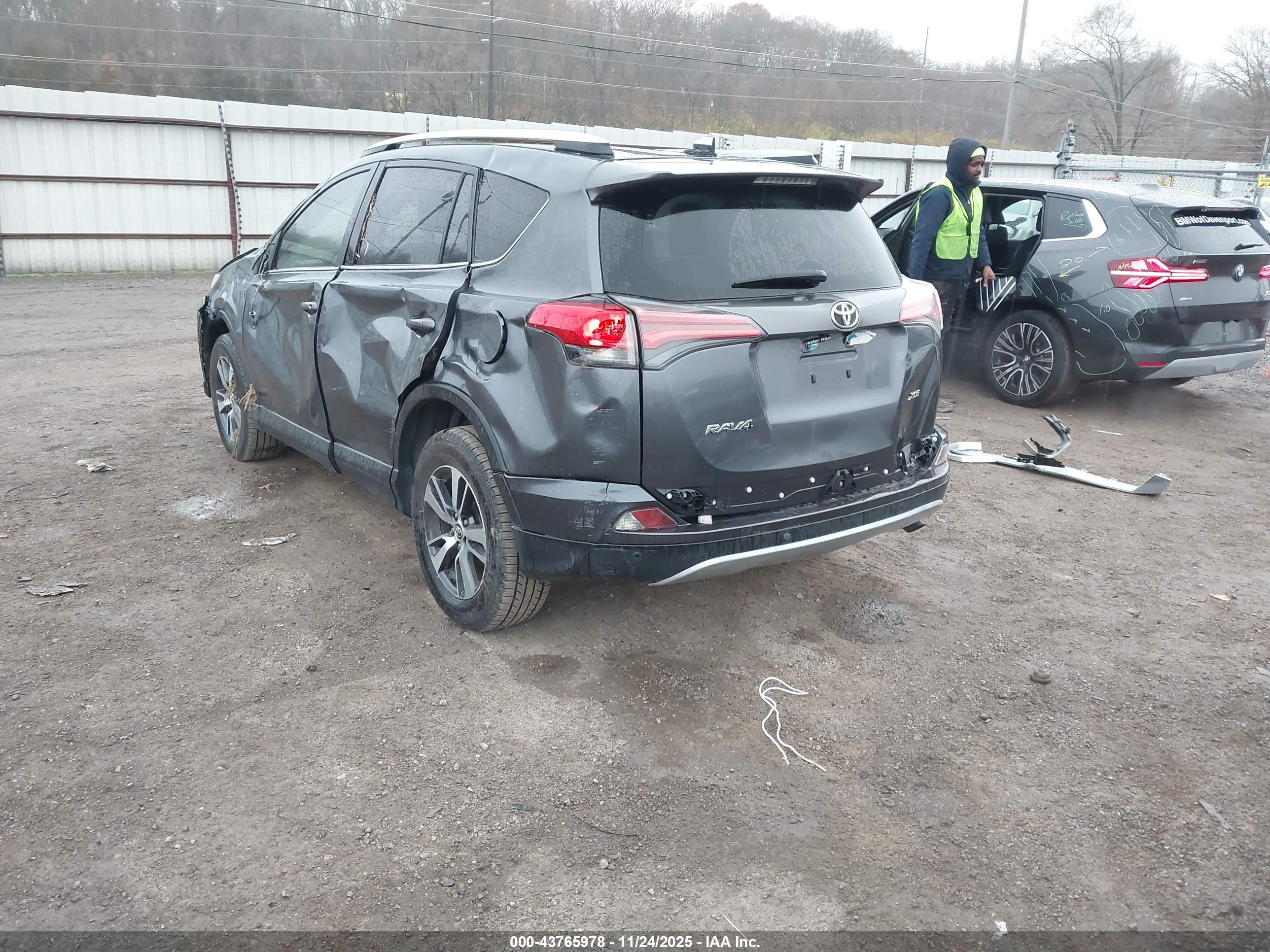 TOYOTA RAV4 image 3