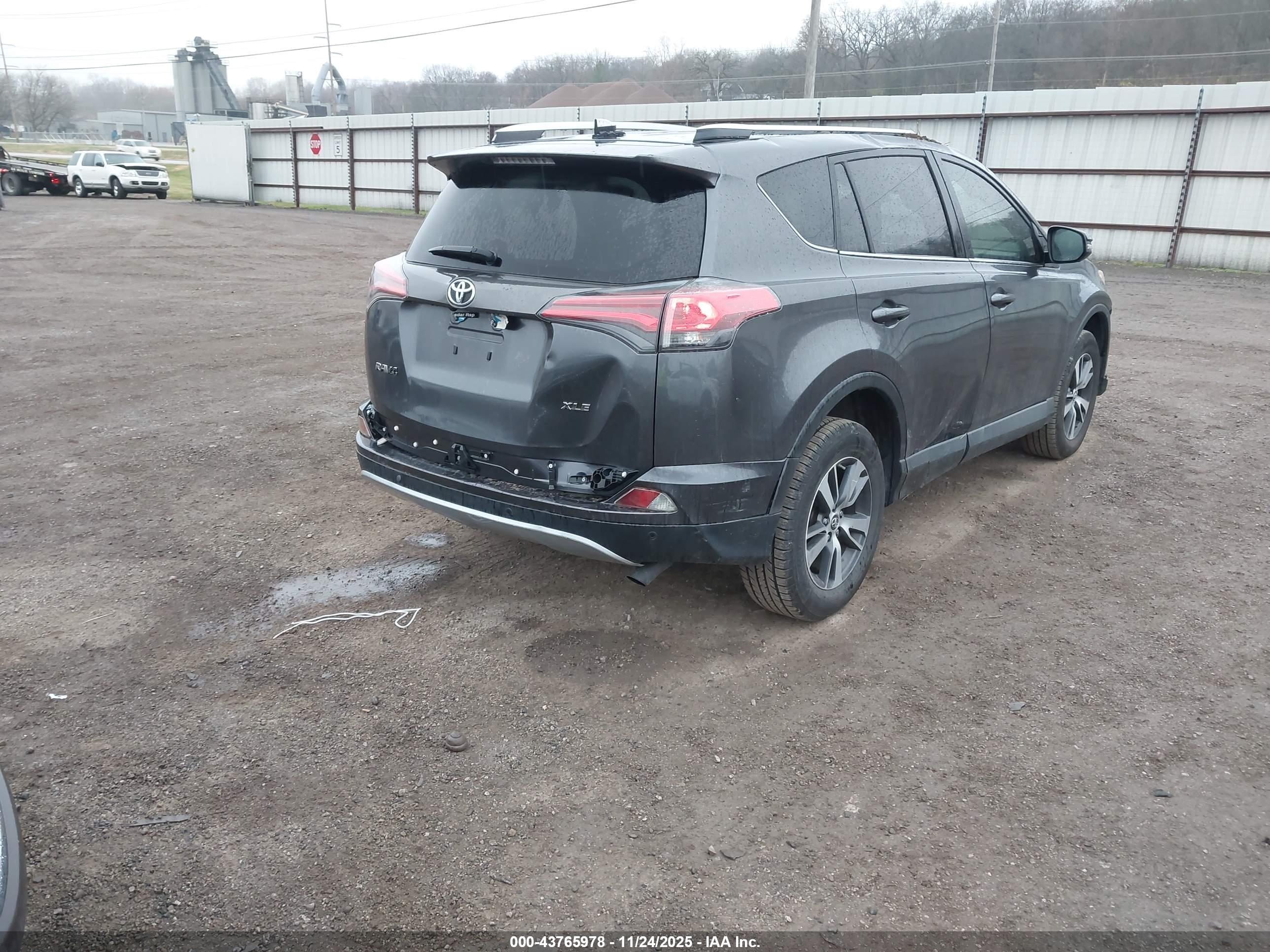 TOYOTA RAV4 image 4
