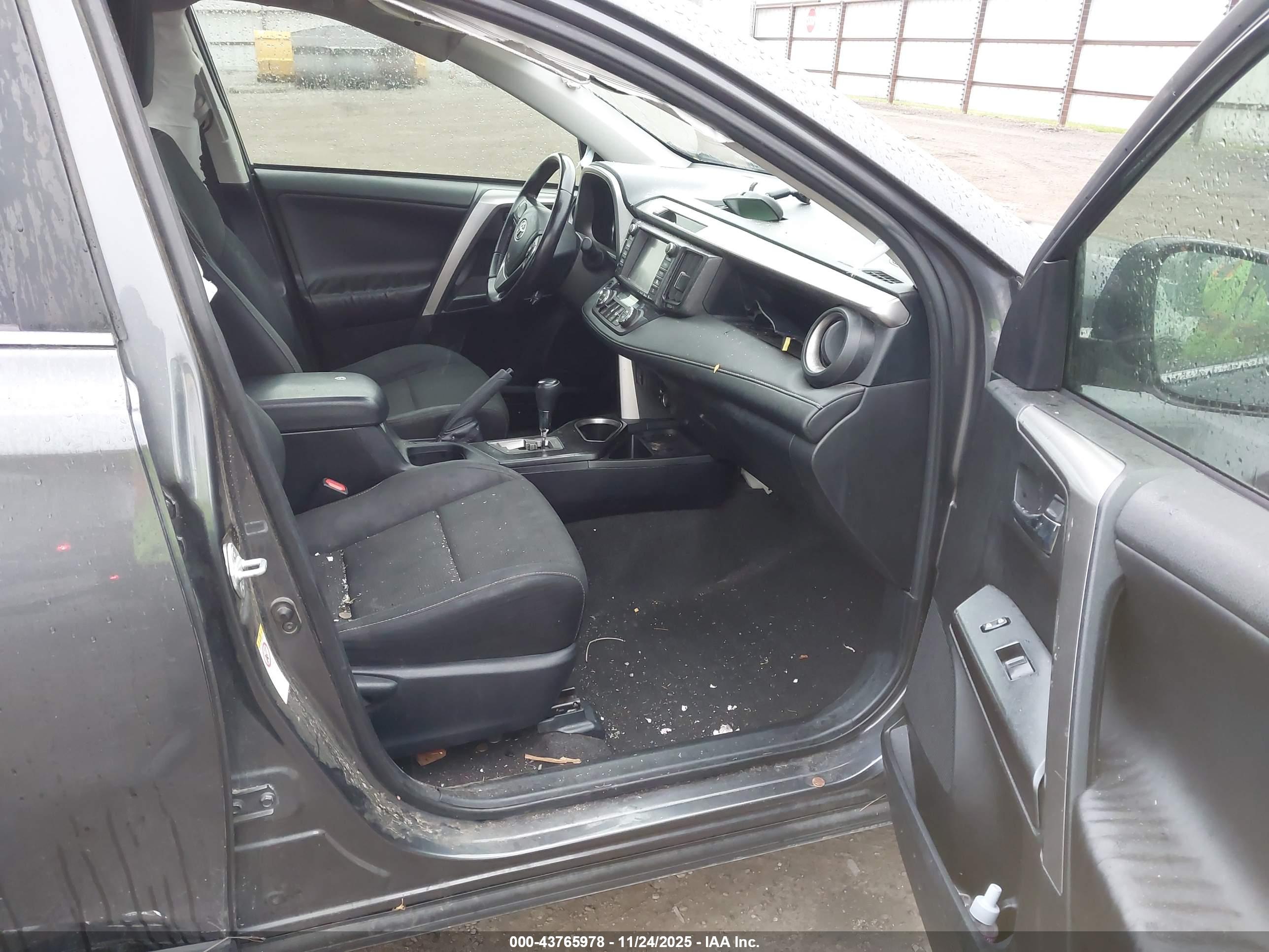 TOYOTA RAV4 image 5