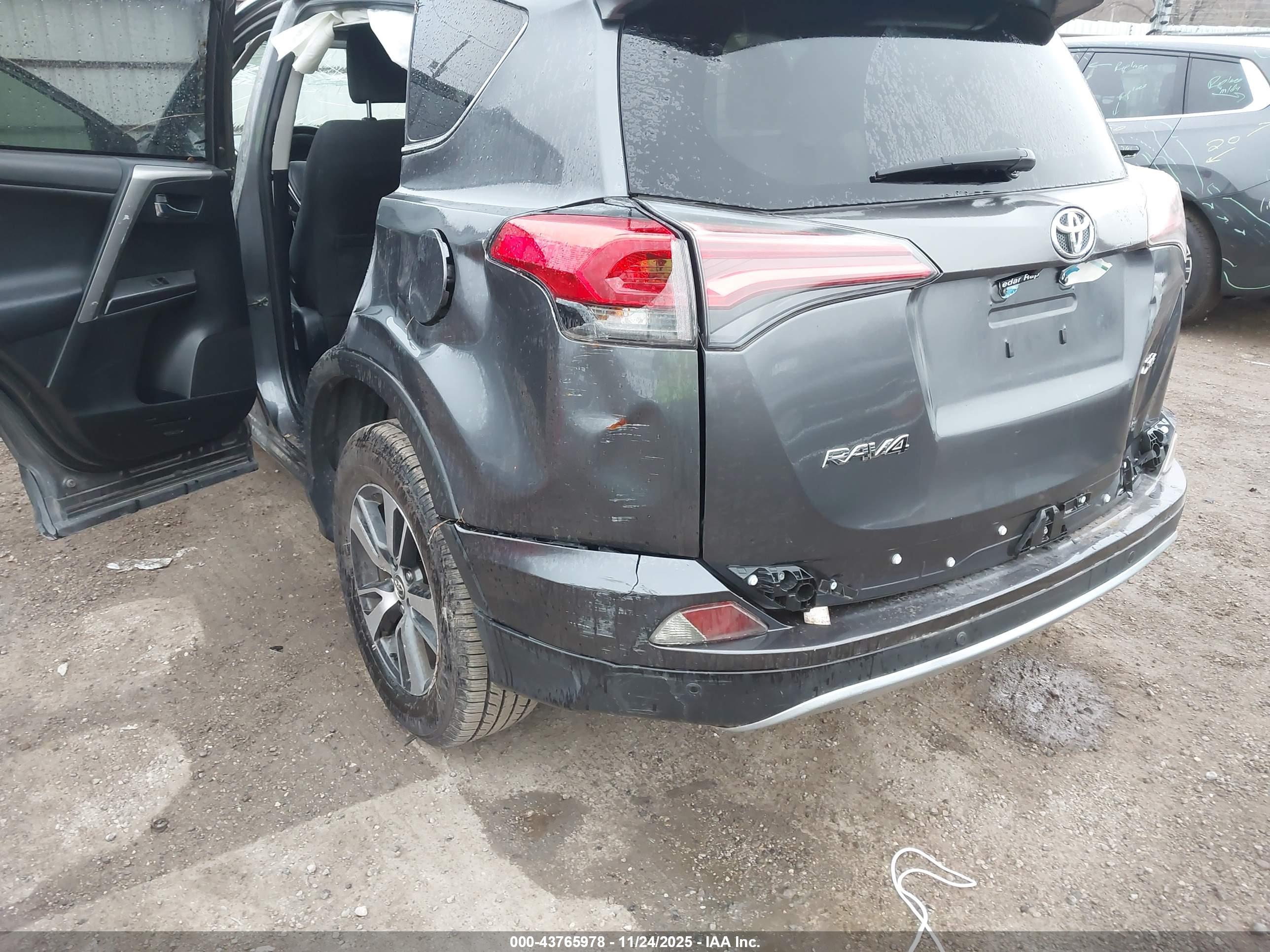 TOYOTA RAV4 image 6